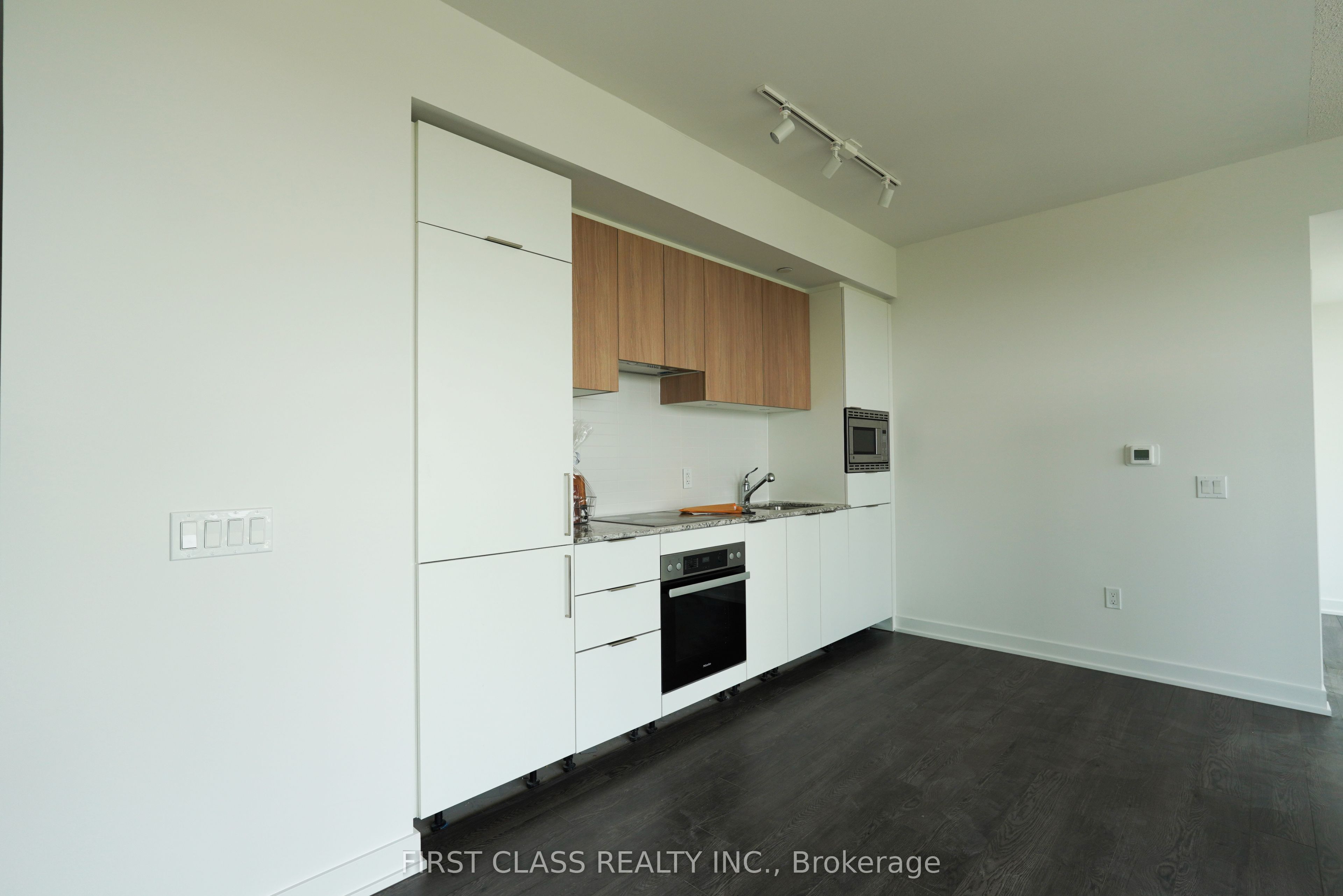 50 O'Neill Road 2804, Toronto, ON M3C 0R1 photo 3