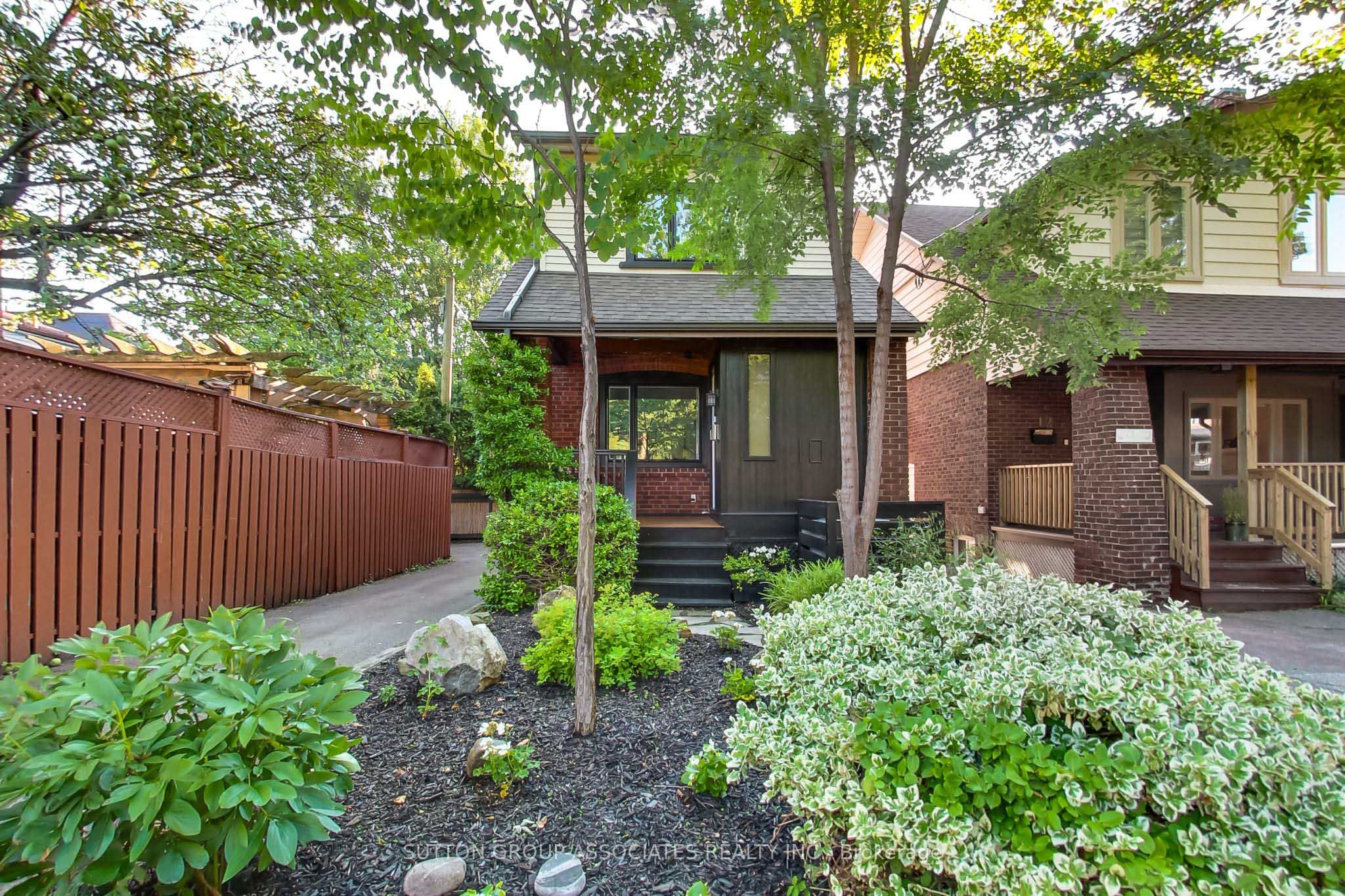10 Winnett Avenue, Toronto, ON M6C 3L3