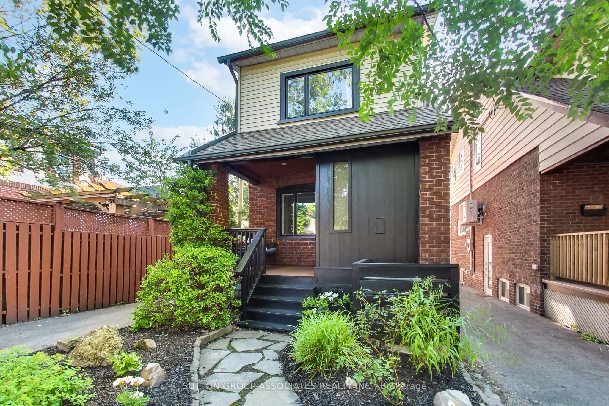 10 Winnett Avenue, Toronto, ON M6C 3L3 photo 2