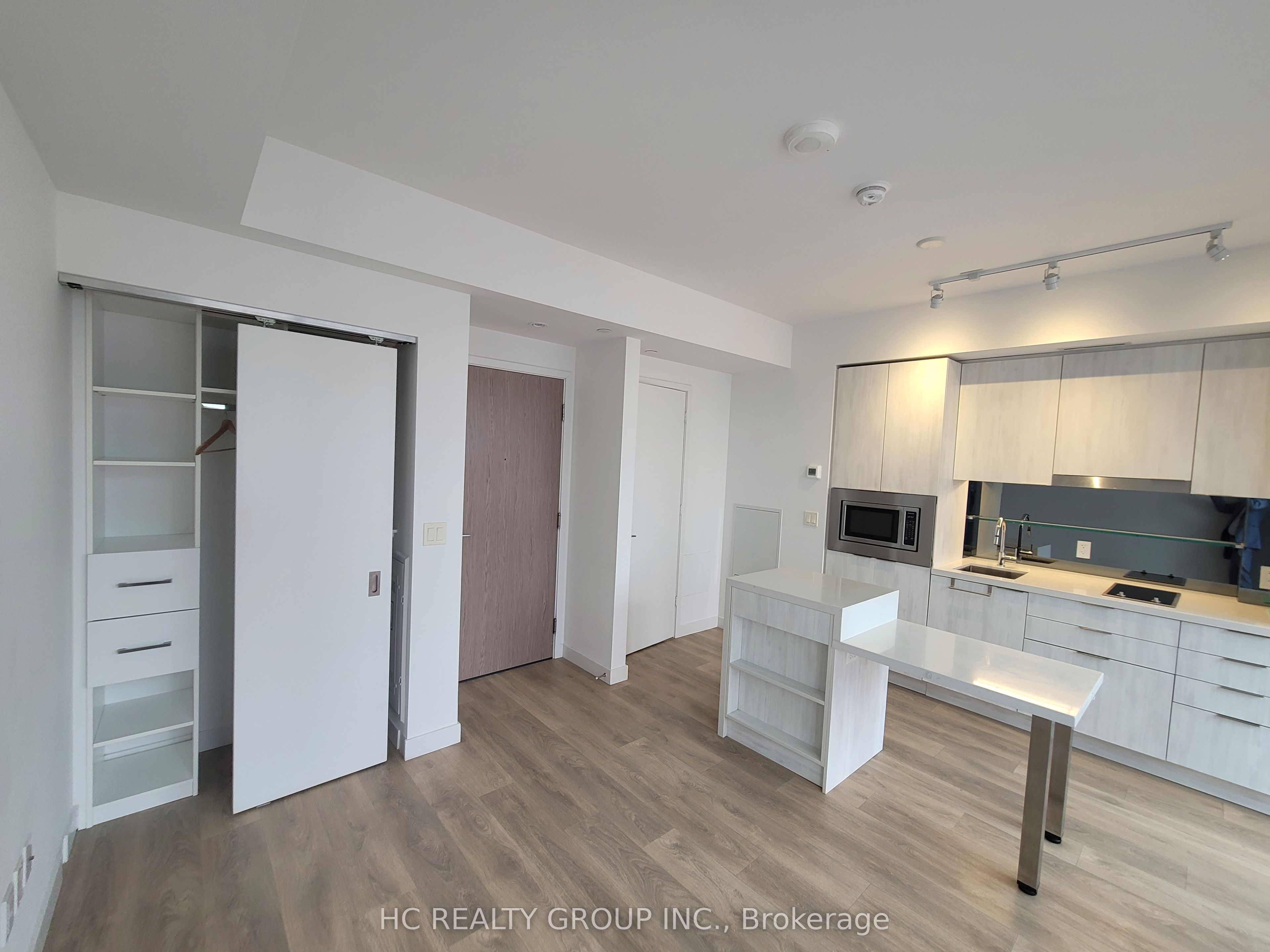215 QUEEN Street W 1712, Toronto, ON M5V 0P5 photo 4