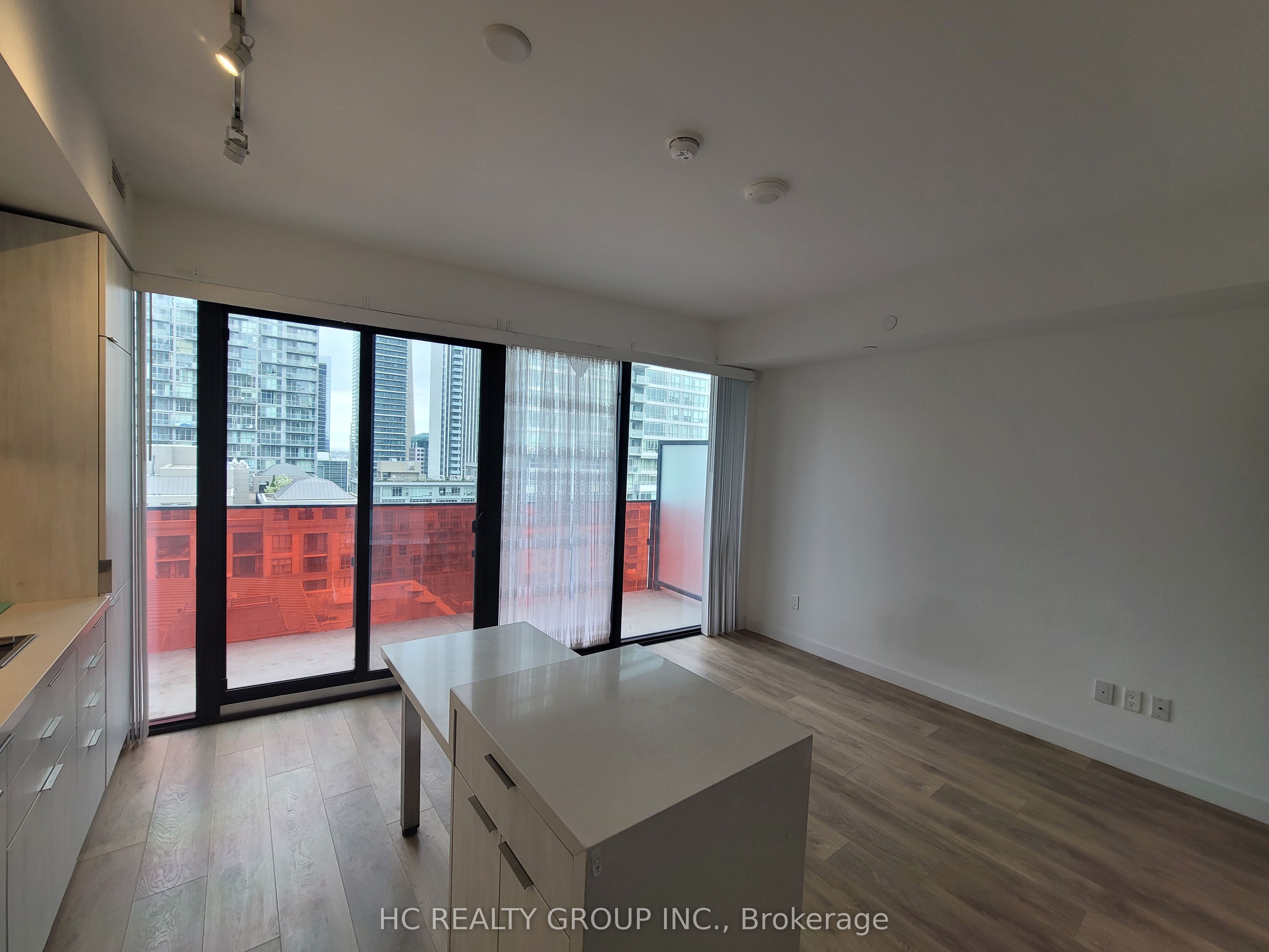 215 QUEEN Street W 1712, Toronto, ON M5V 0P5 photo 5
