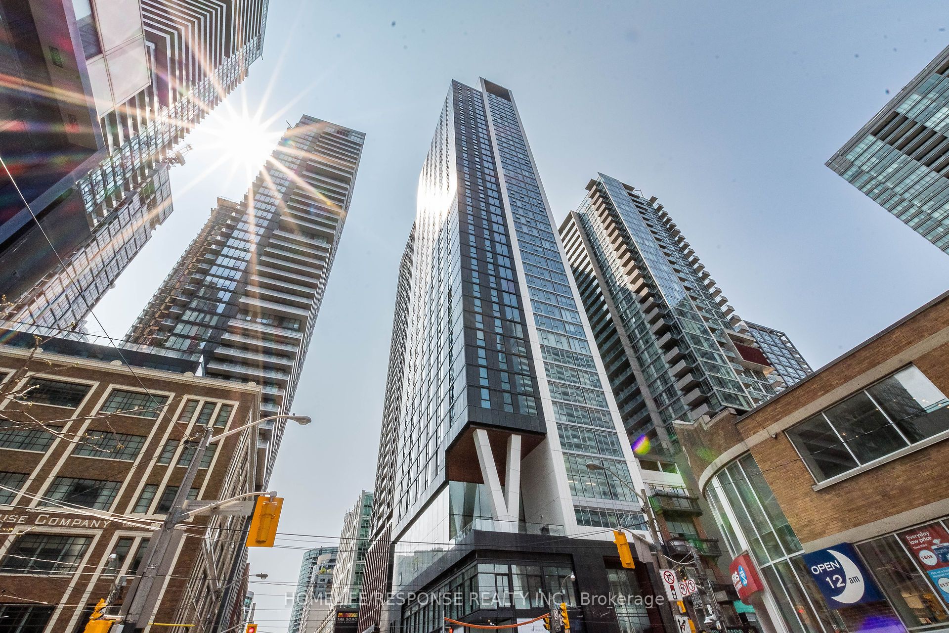 357 KING Street 1701, Toronto, ON M5V 0S7 photo 2