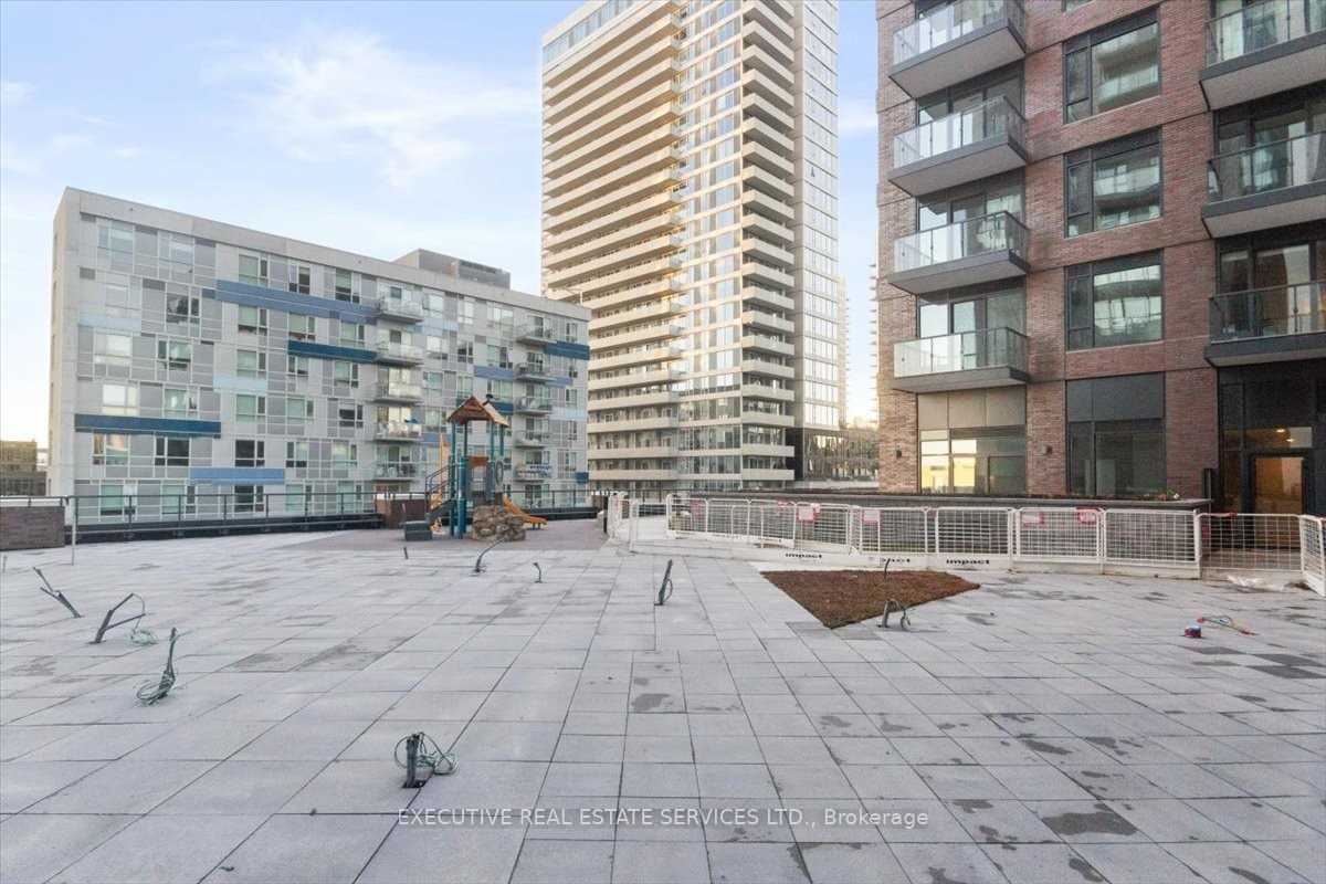 35 Tubman Avenue 413, Toronto, ON M5A 0M8 photo 2