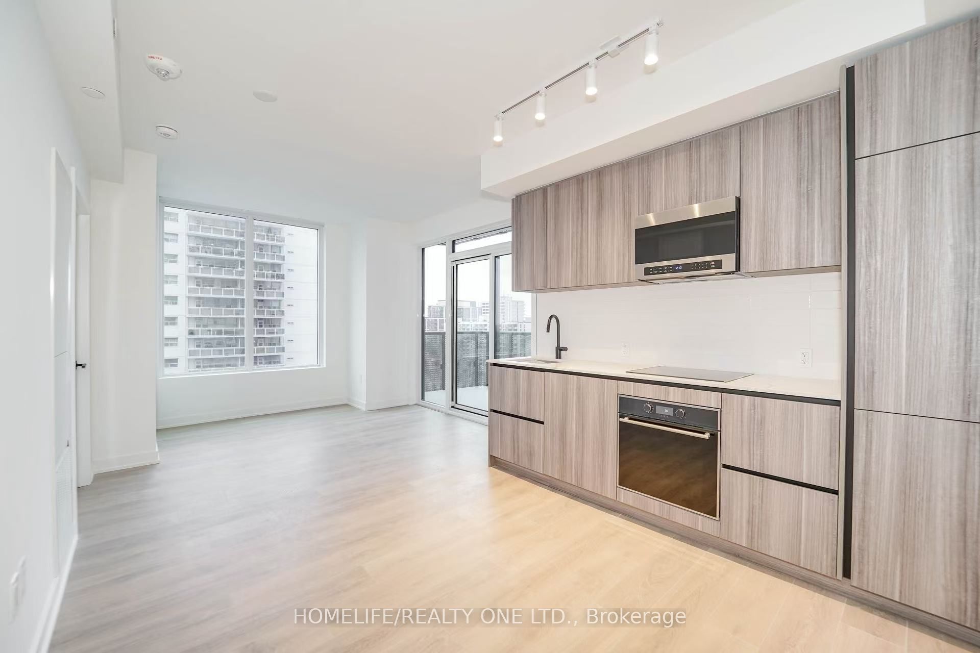 117 Broadway Avenue 1111, Toronto, ON M4P 1V3 photo 3