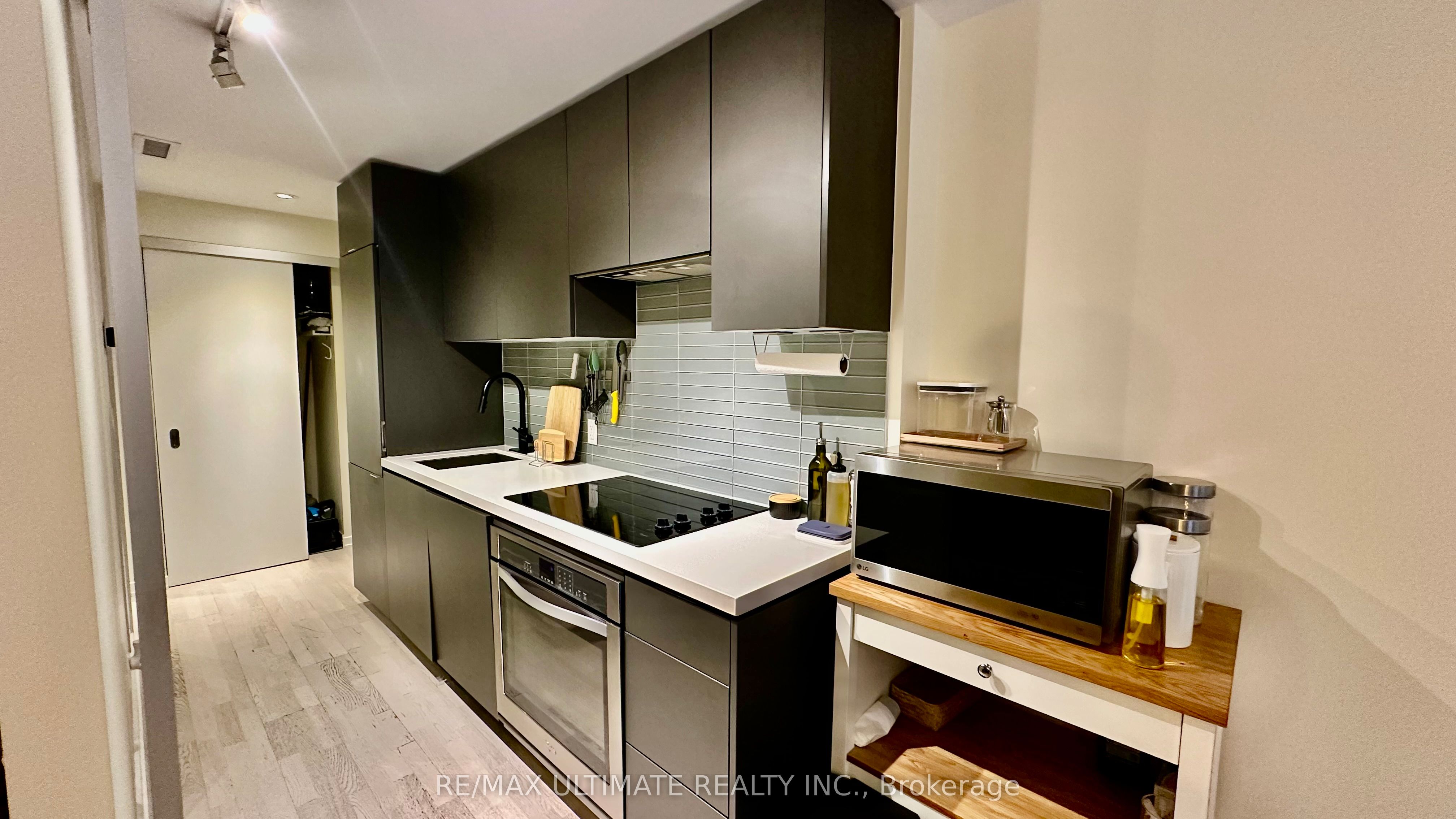60 Colborne Street 217, Toronto, ON M5E 0B7 photo 2