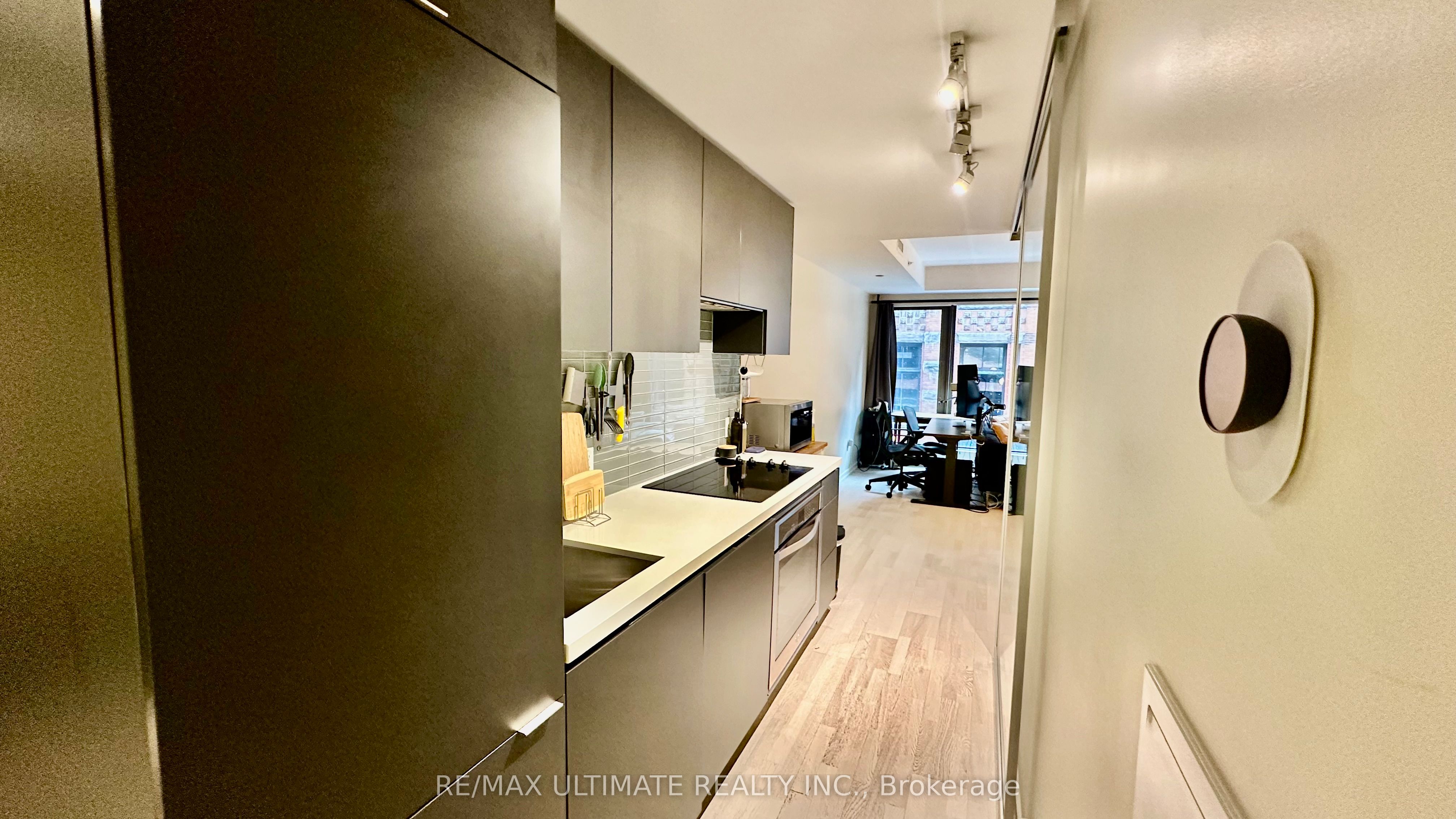 60 Colborne Street 217, Toronto, ON M5E 0B7 photo 3