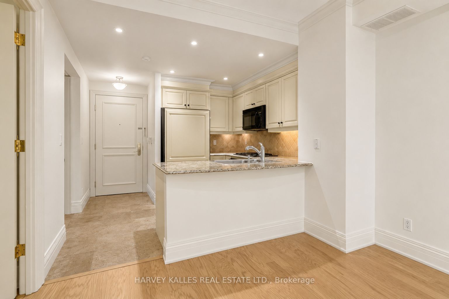 33 Delisle Avenue 704, Toronto, ON M4V 3C7 photo 3
