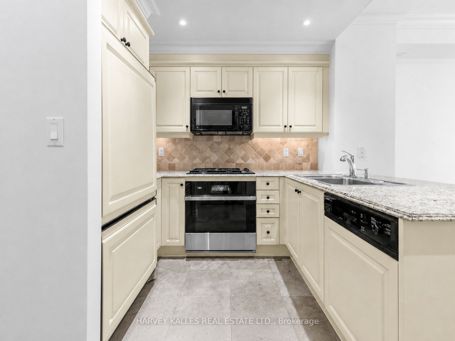 33 Delisle Avenue 704, Toronto, ON M4V 3C7 photo 4