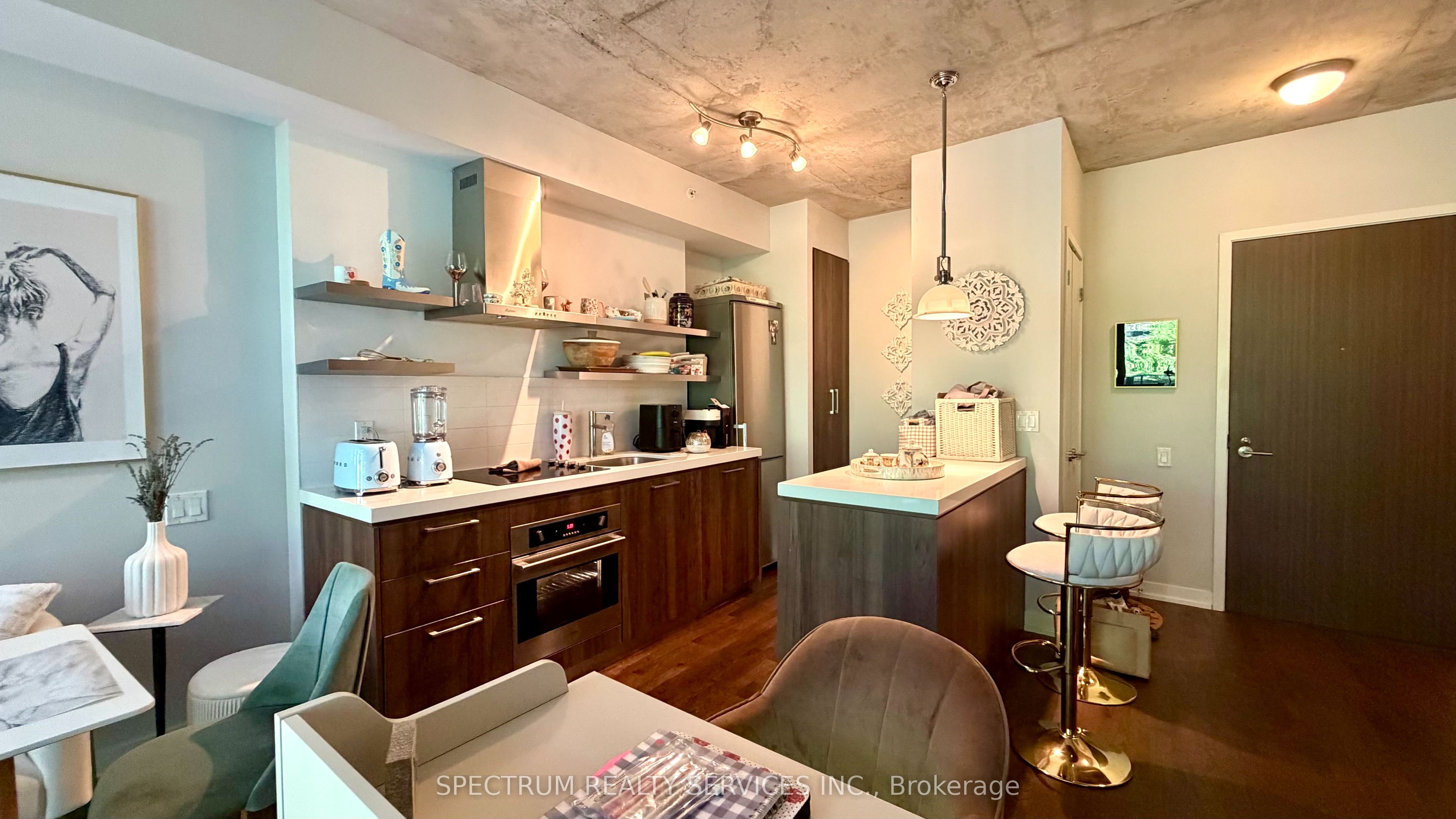 560 King Street W 201, Toronto, ON M5V 2N2 photo 3