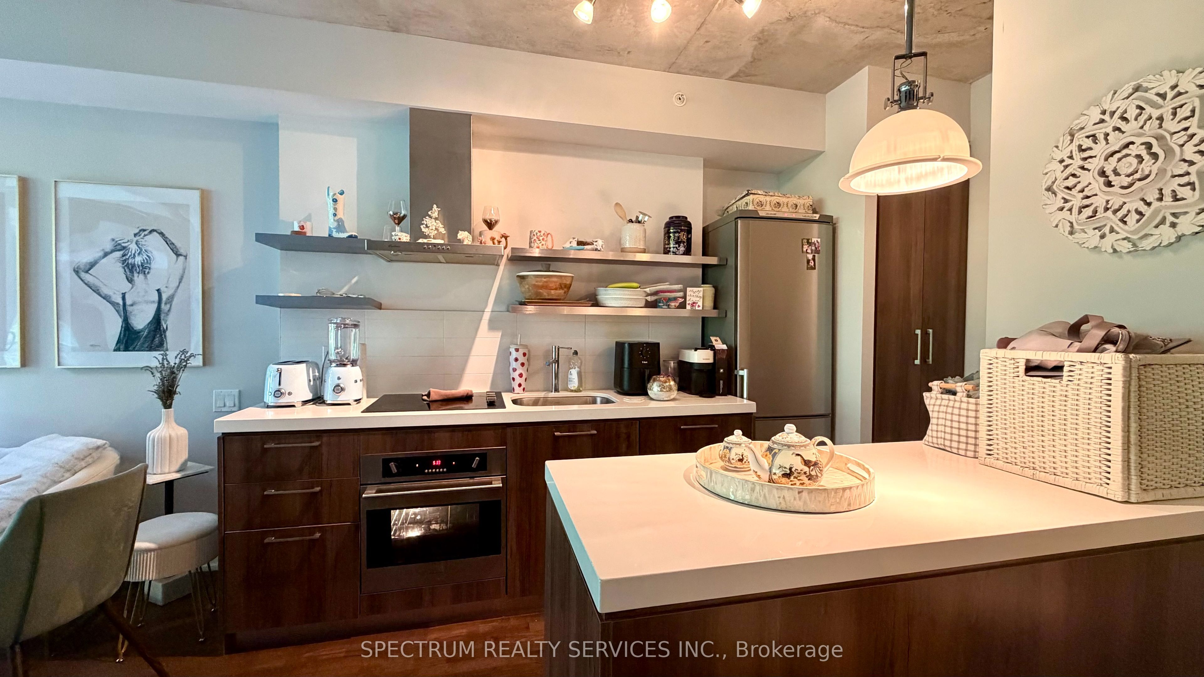 560 King Street W 201, Toronto, ON M5V 2N2 photo 5