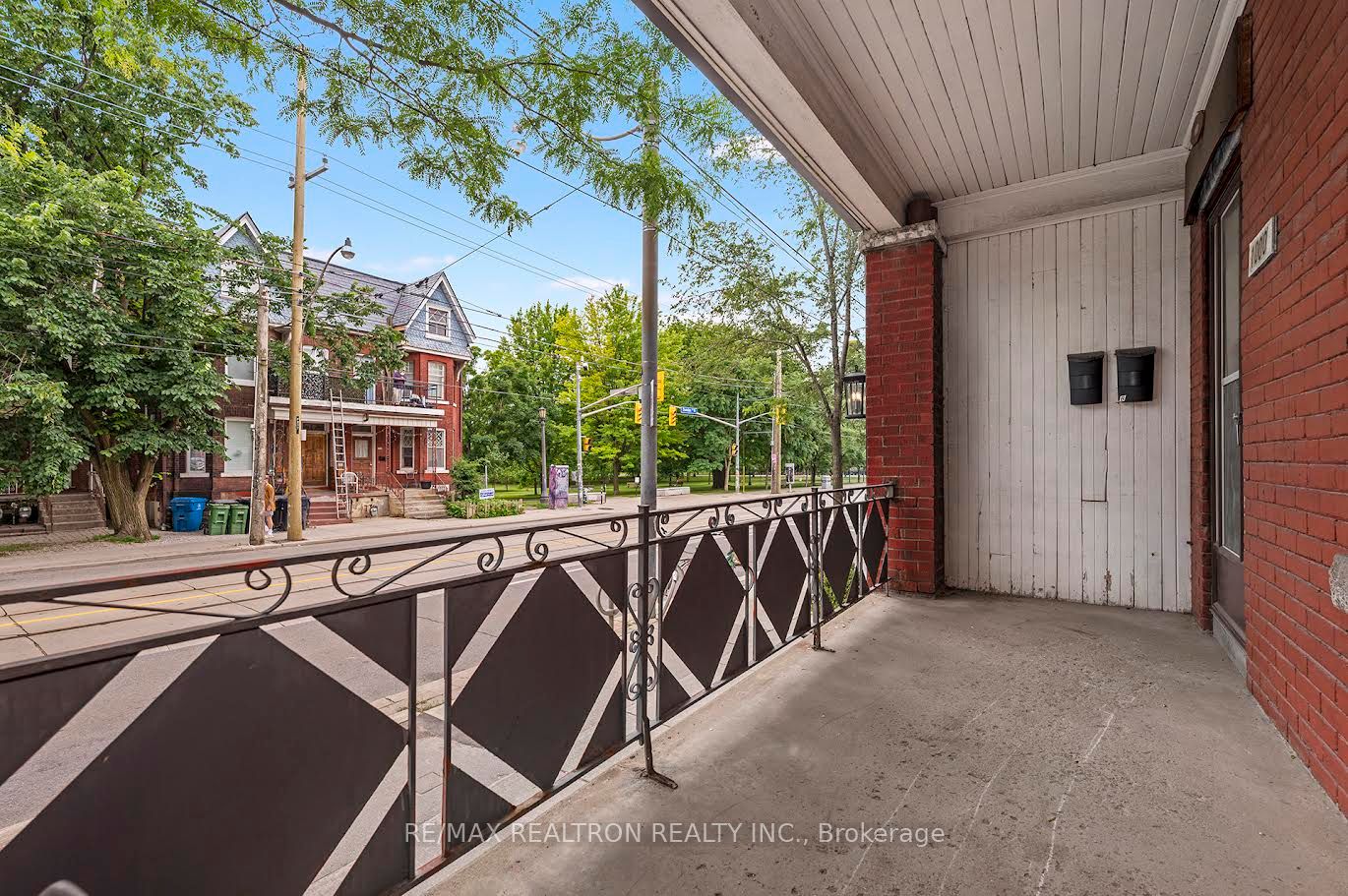 1000 Dundas Street W, Toronto, ON M6J 1W6 photo 4