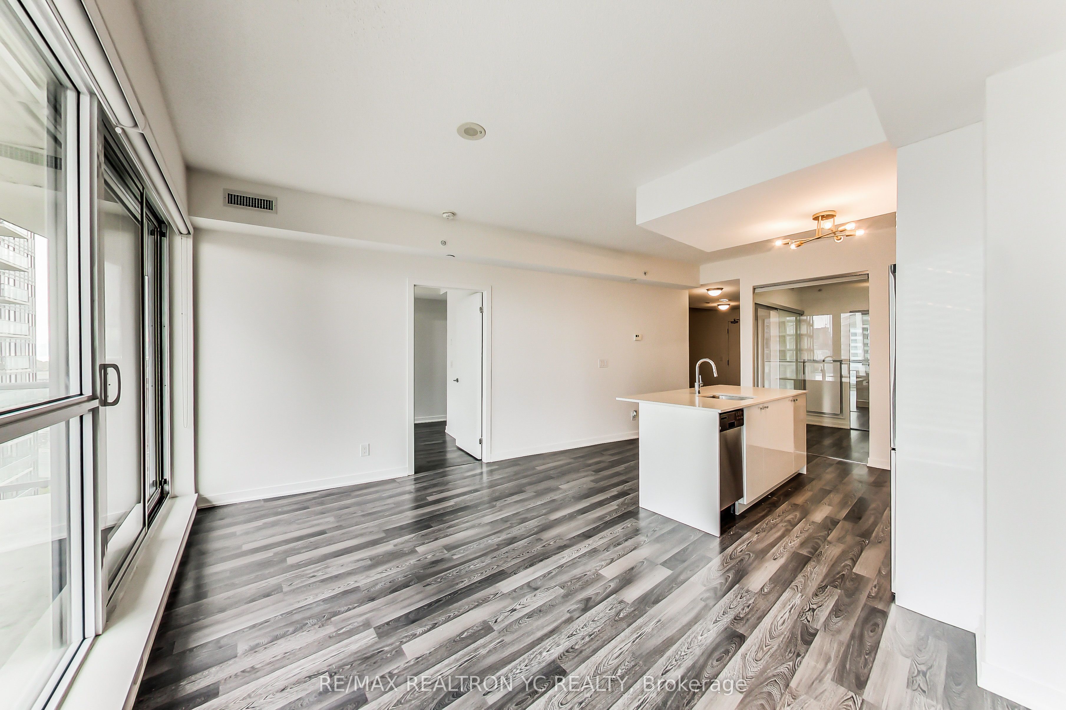 51 East Liberty Street 1705, Toronto, ON M6K 3P8 photo 4