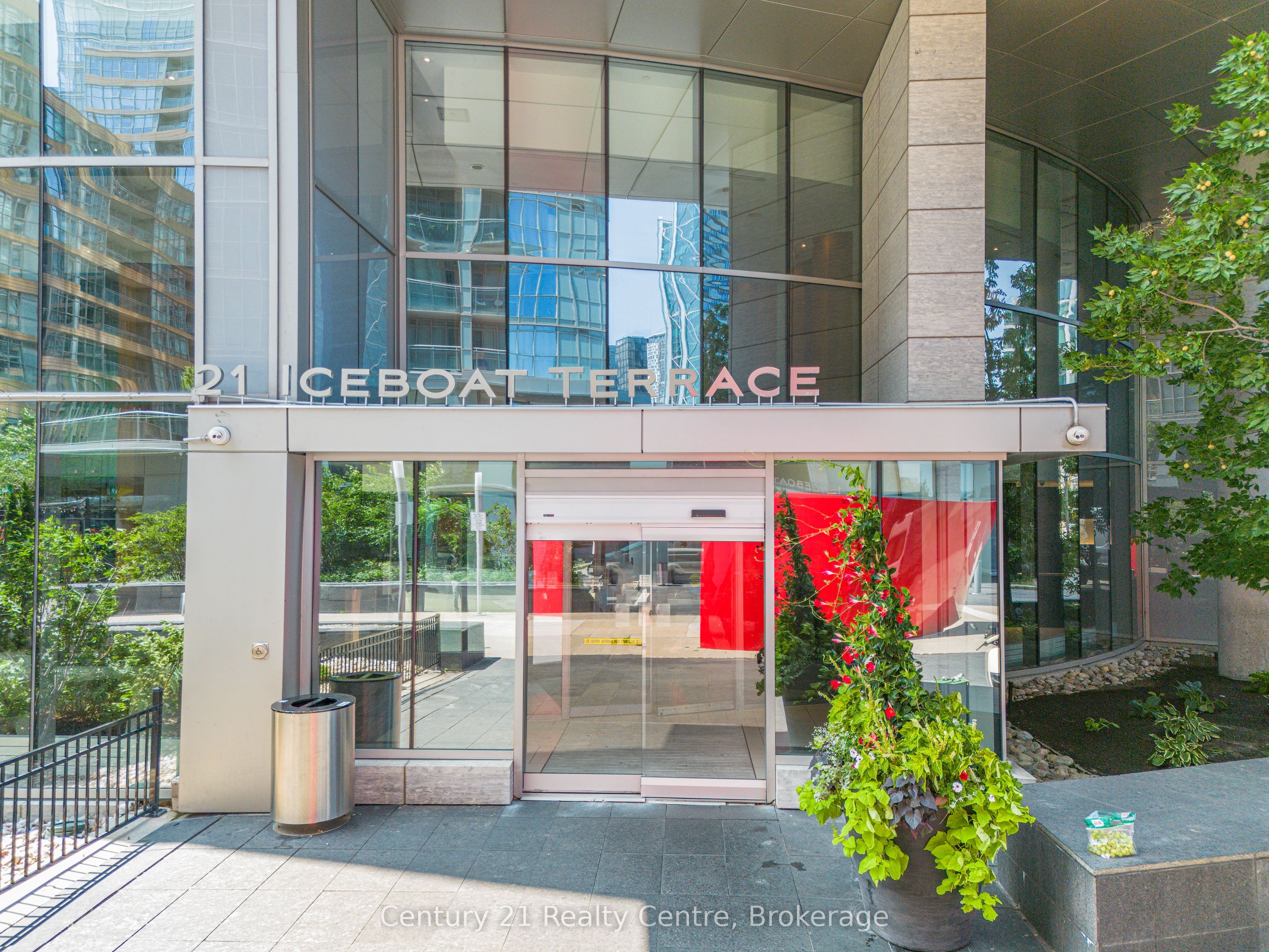 21 Iceboat Terrace 3307, Toronto, ON M5V 4A9