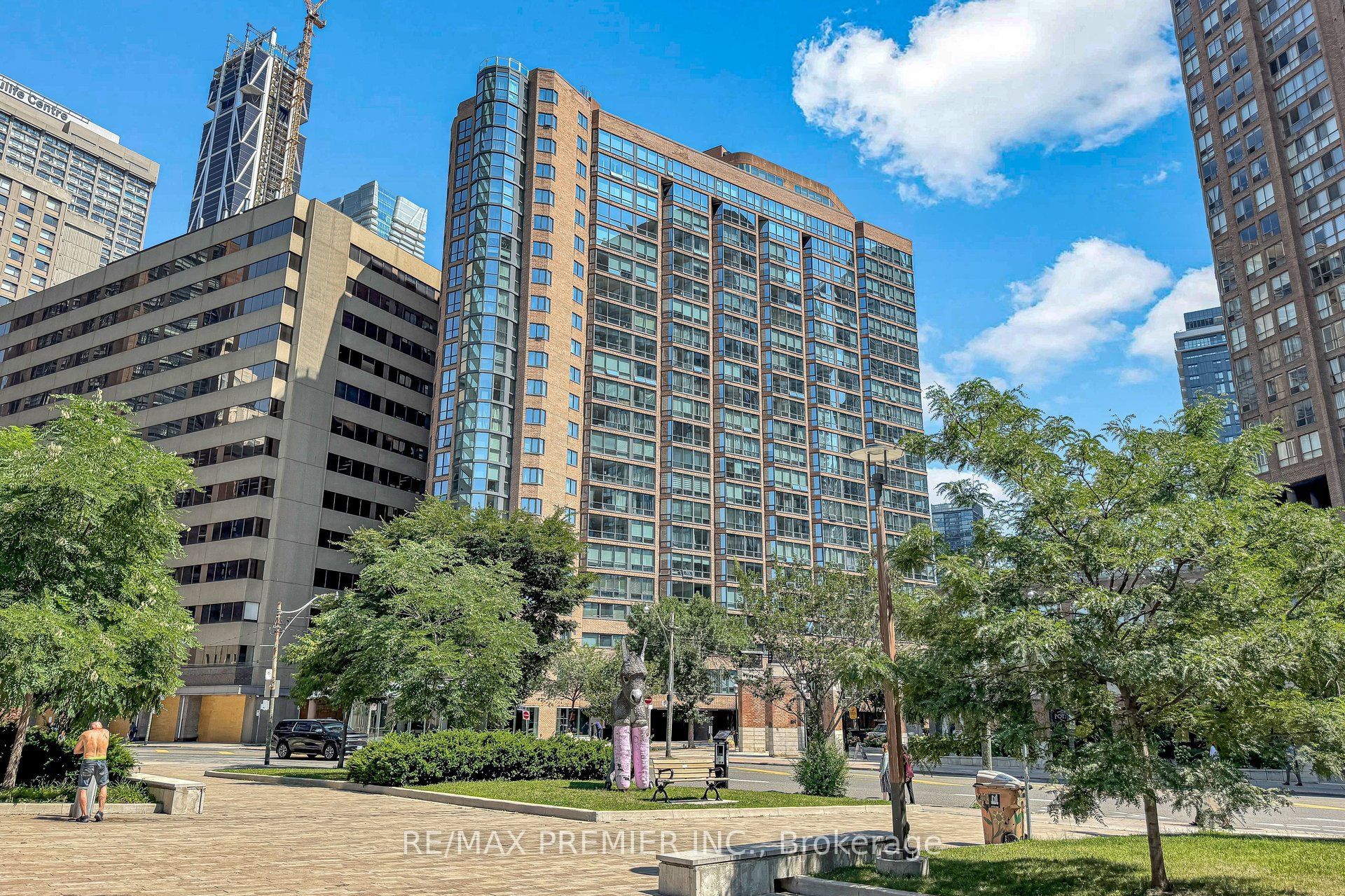 1055 Bay Street 1804, Toronto, ON M5S 3A3