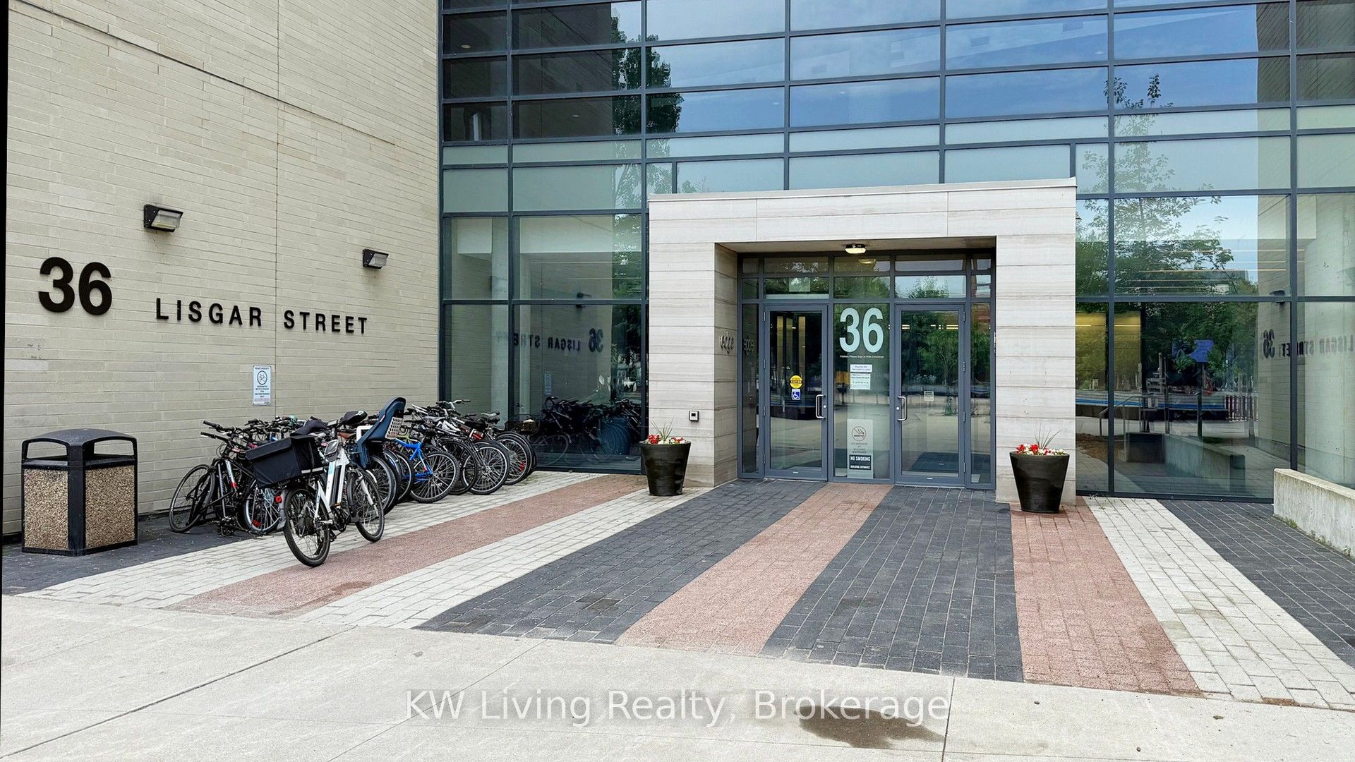 36 Lisgar Street 1011E, Toronto, ON M6J 0C7 photo 2