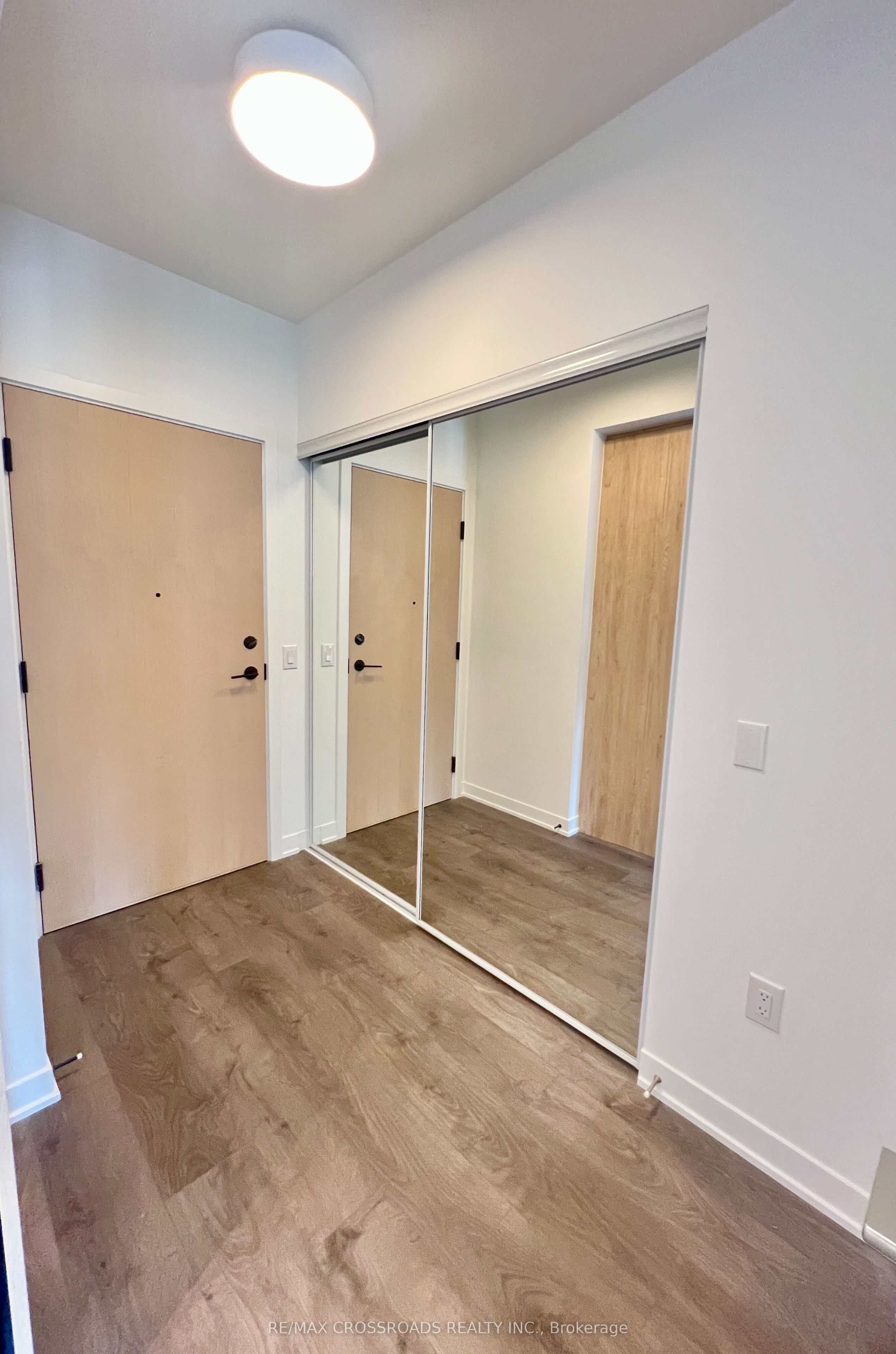 10 Oak Street 523, Toronto, ON M5A 0Z1 photo 2