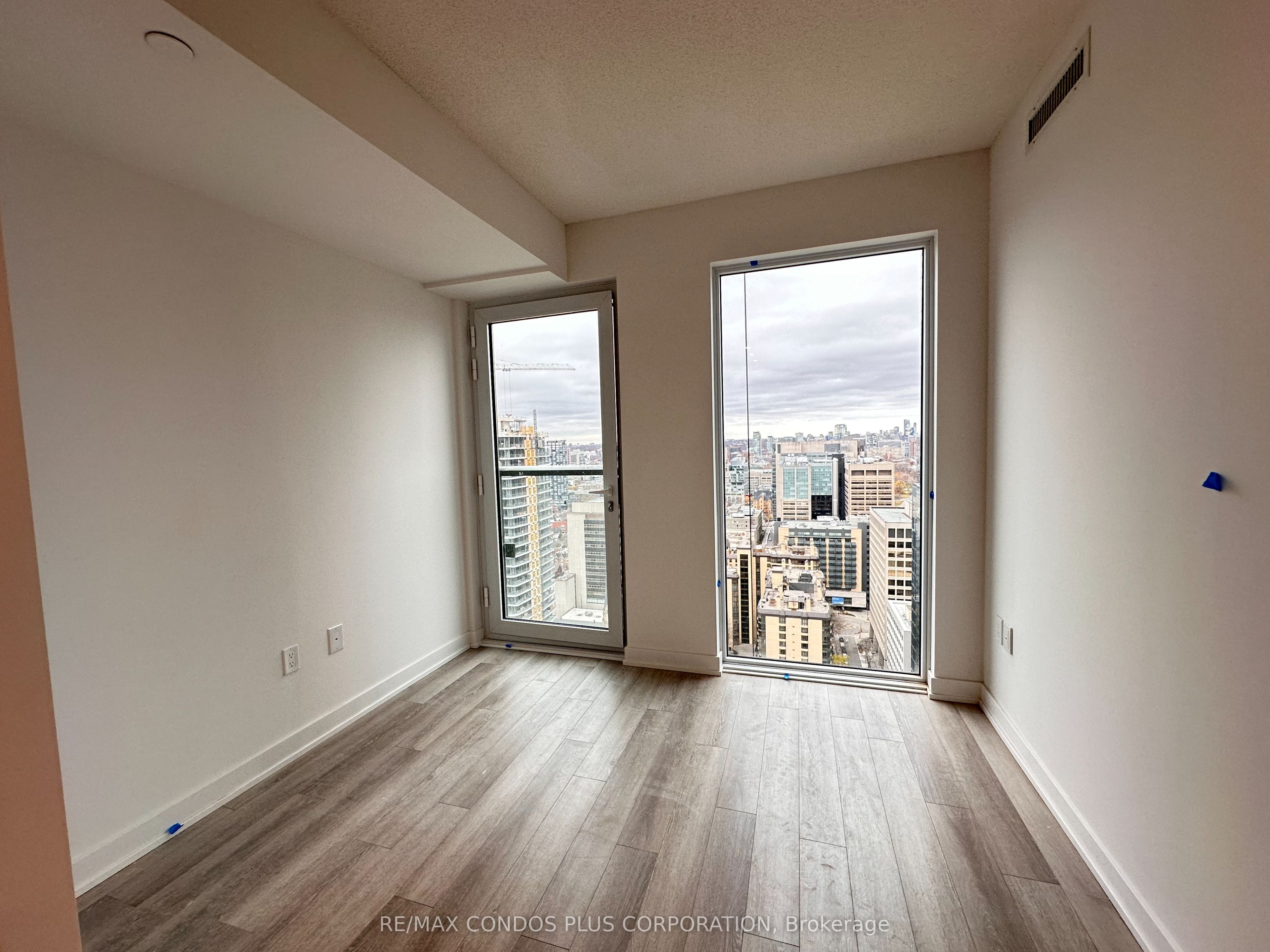 238 Simcoe Street 3302, Toronto, ON M5T 0E2 photo 4