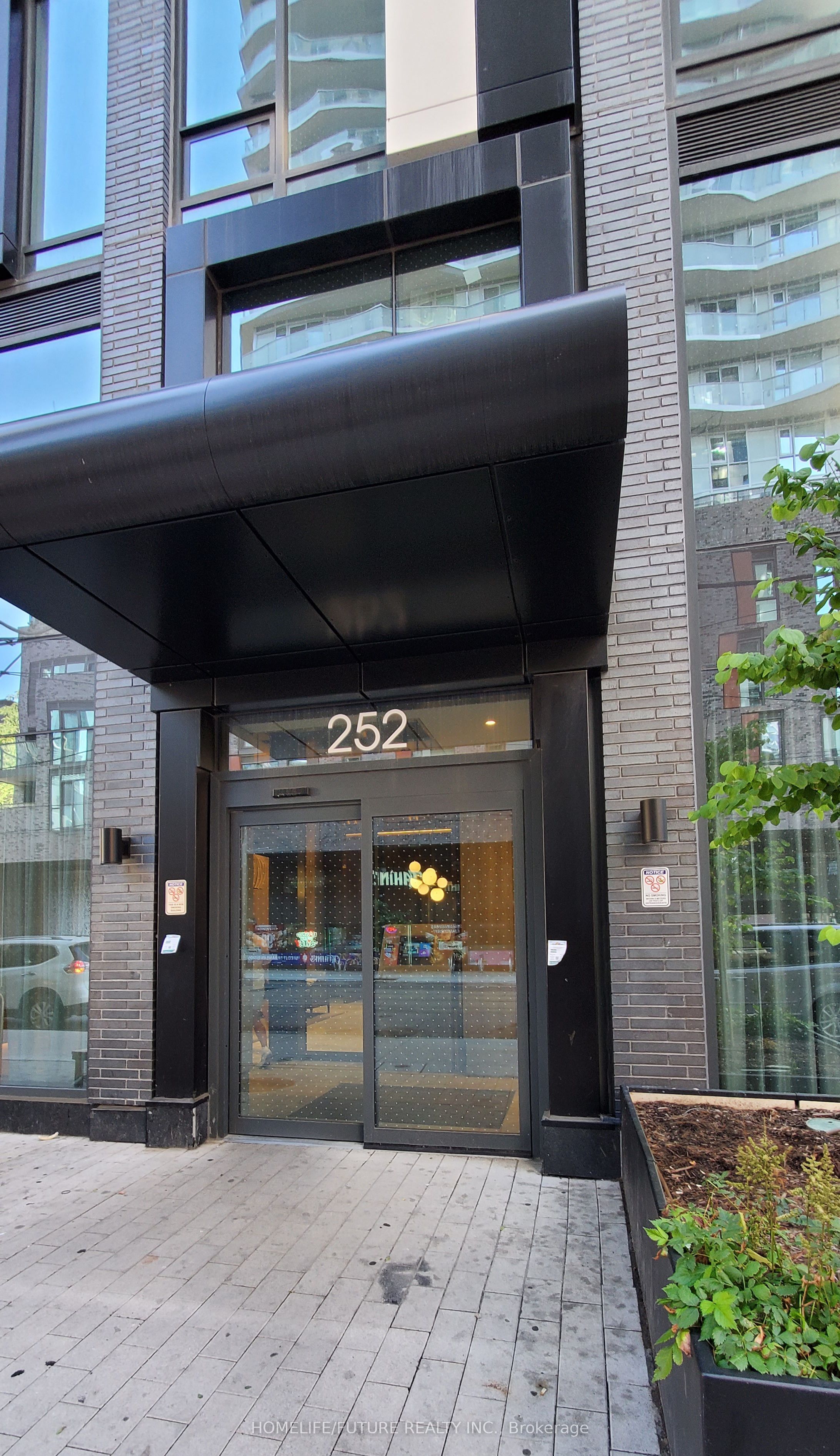 252 Church Street 1610, Toronto, ON M5B 0E6 photo 2