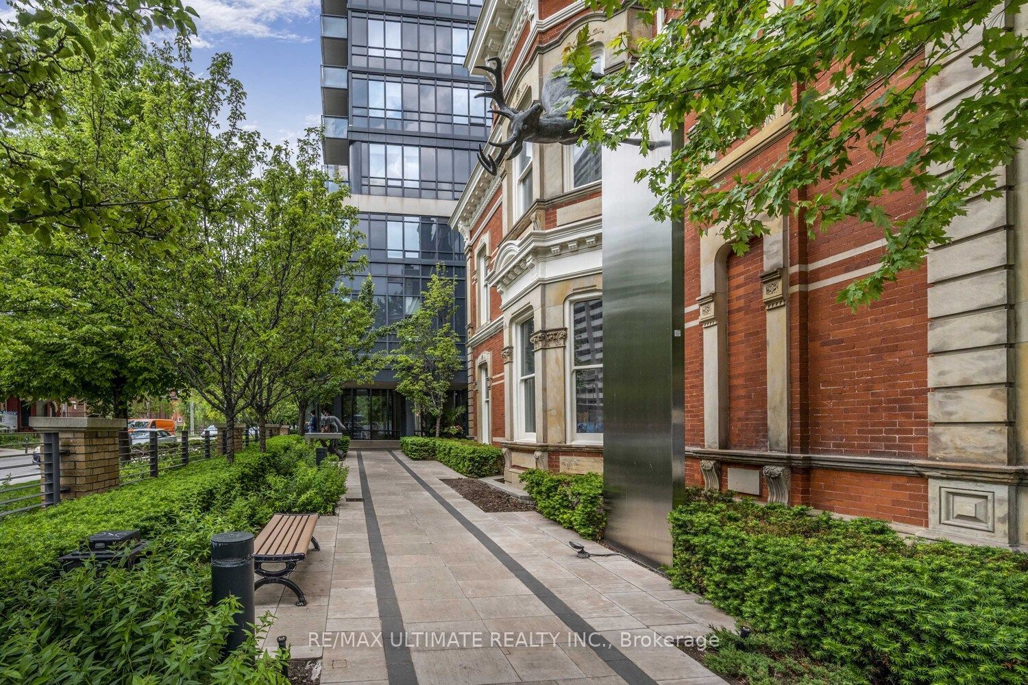 28 Linden Street 404, Toronto, ON M4Y 0A4 photo 3