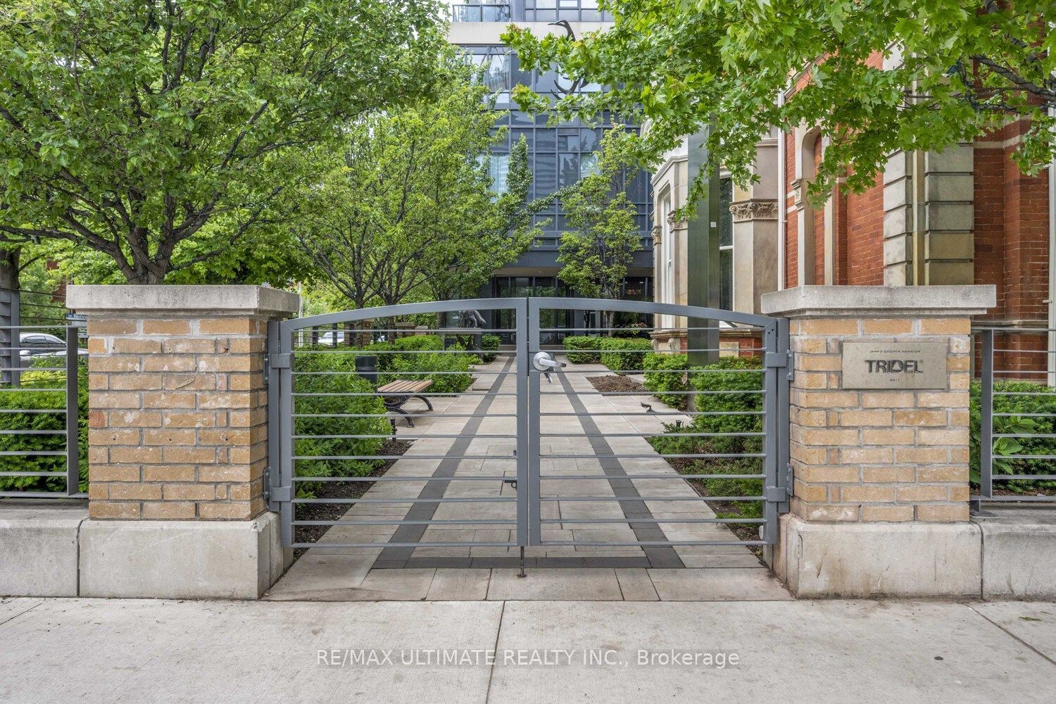 28 Linden Street 404, Toronto, ON M4Y 0A4 photo 5