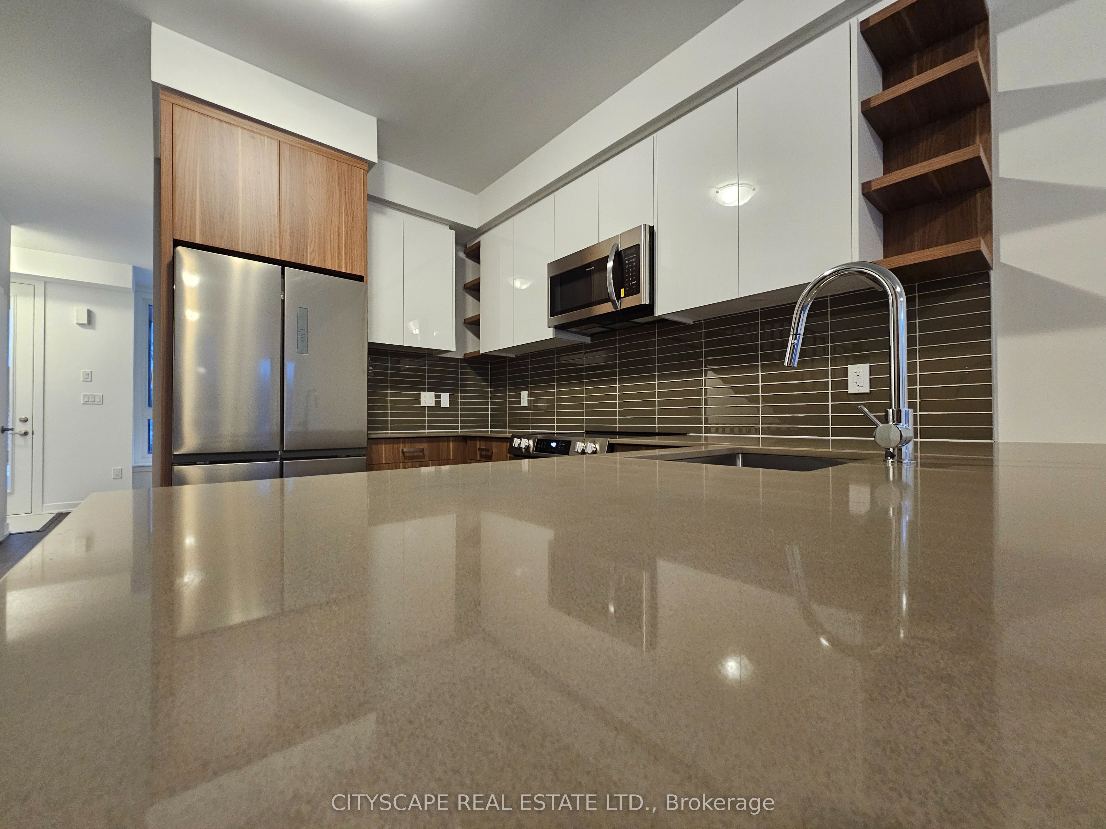 32 Deep Roots Terrace, Toronto, ON M6A 2M3 photo 4