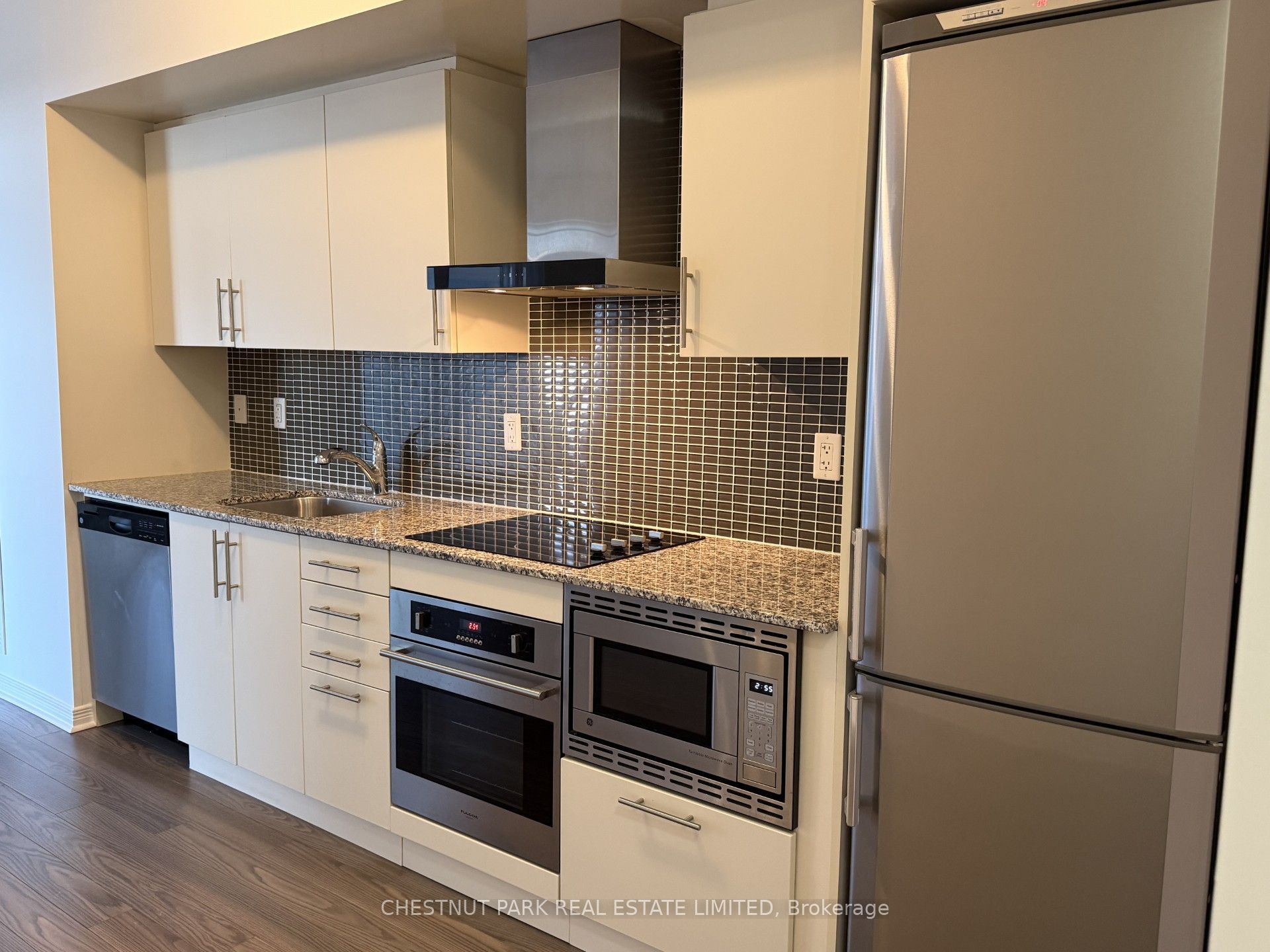 352 Front Street E 1711, Toronto, ON M5V 0K3 photo 4