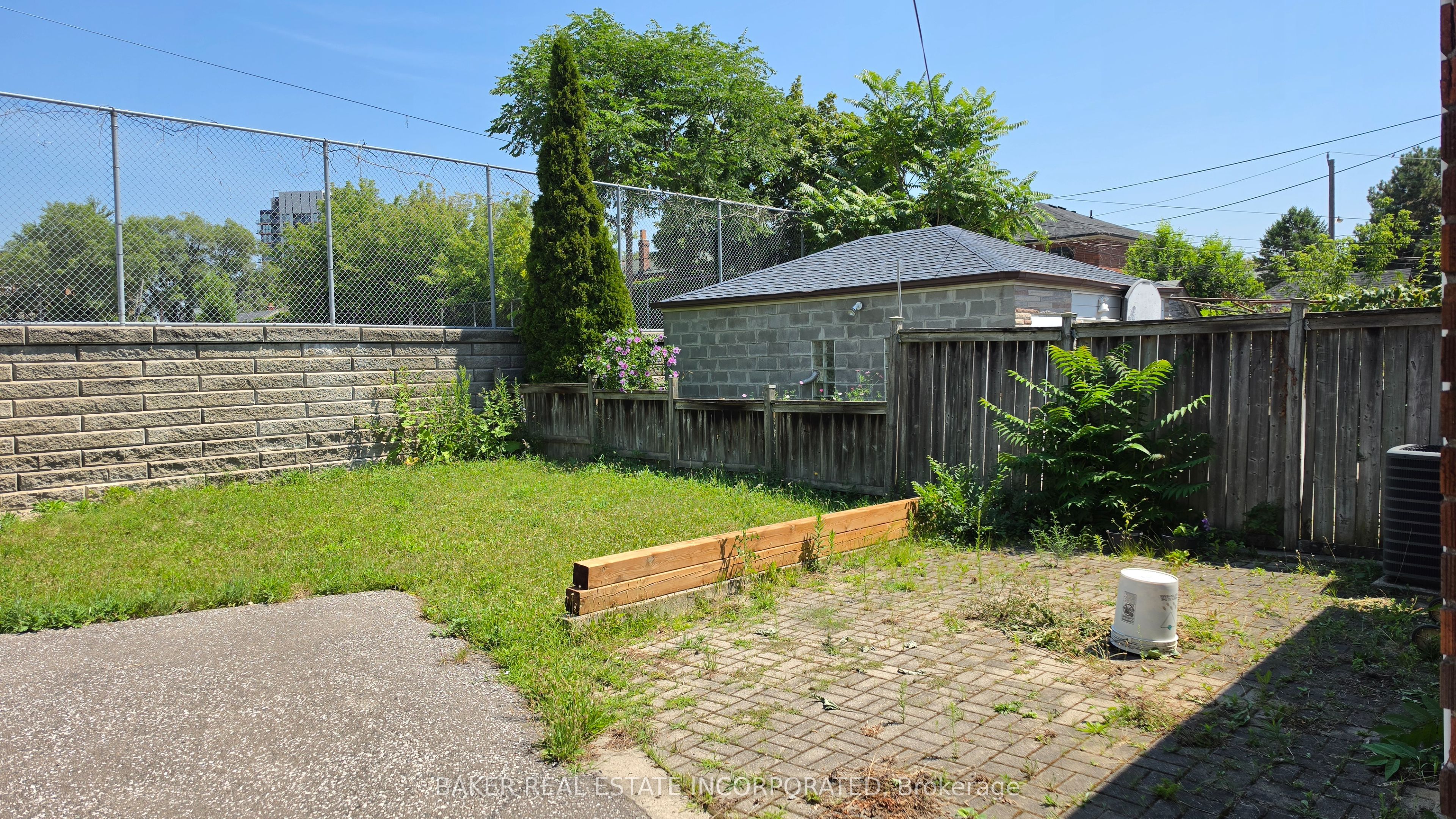 739 Vaughan Road, Toronto, ON M6E 2Z1 photo 2