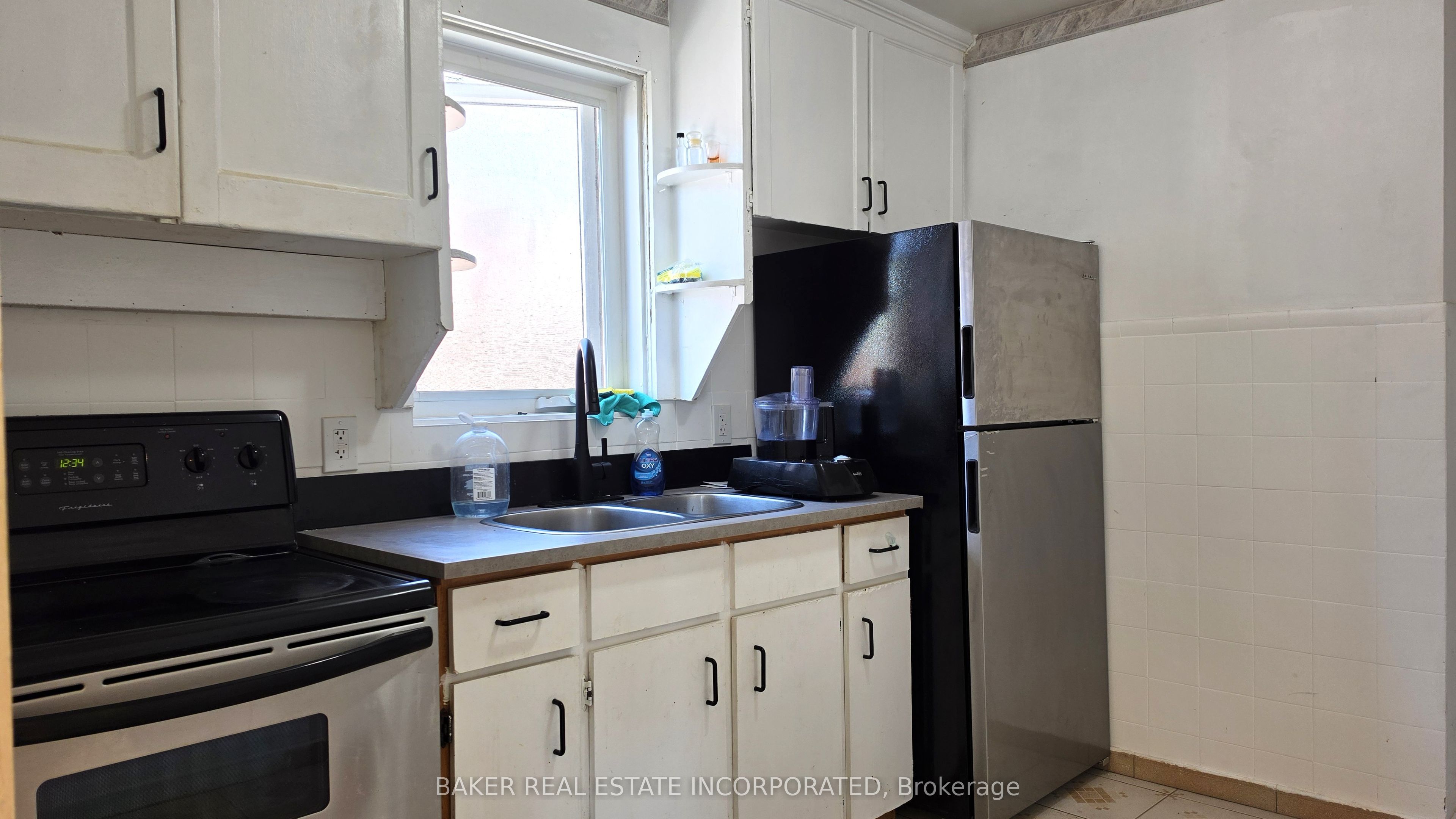 739 Vaughan Road, Toronto, ON M6E 2Z1 photo 4