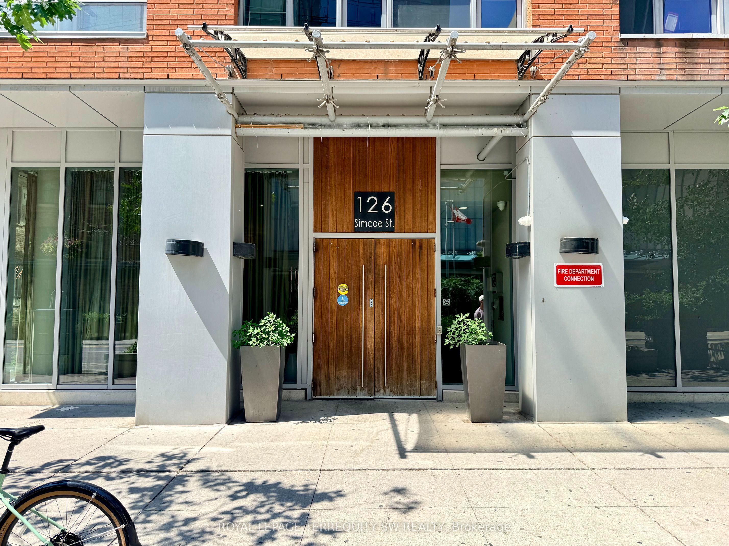 126 Simcoe Street 1106, Toronto, ON M5H 4E6