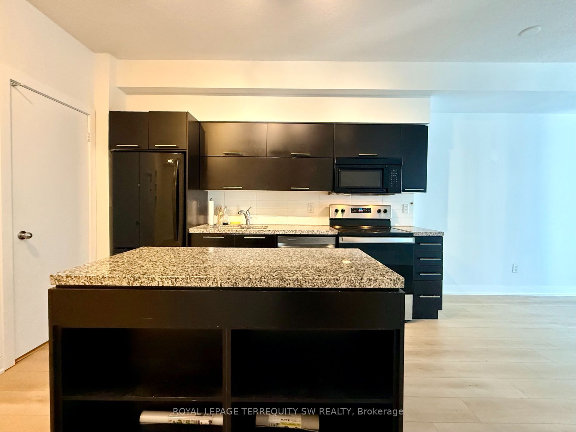 126 Simcoe Street 1106, Toronto, ON M5H 4E6 photo 3