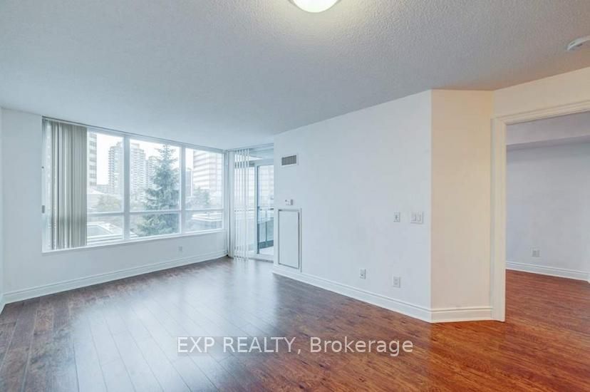 25 Greenview Avenue 422, Toronto, ON M2M 0A5 photo 2
