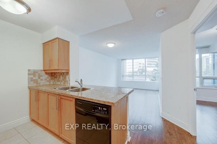 25 Greenview Avenue 422, Toronto, ON M2M 0A5 photo 3
