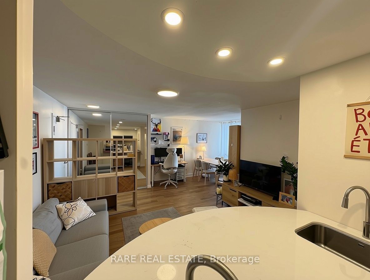 105 McCaul Street 704, Toronto, ON M5T 2X4 photo 3