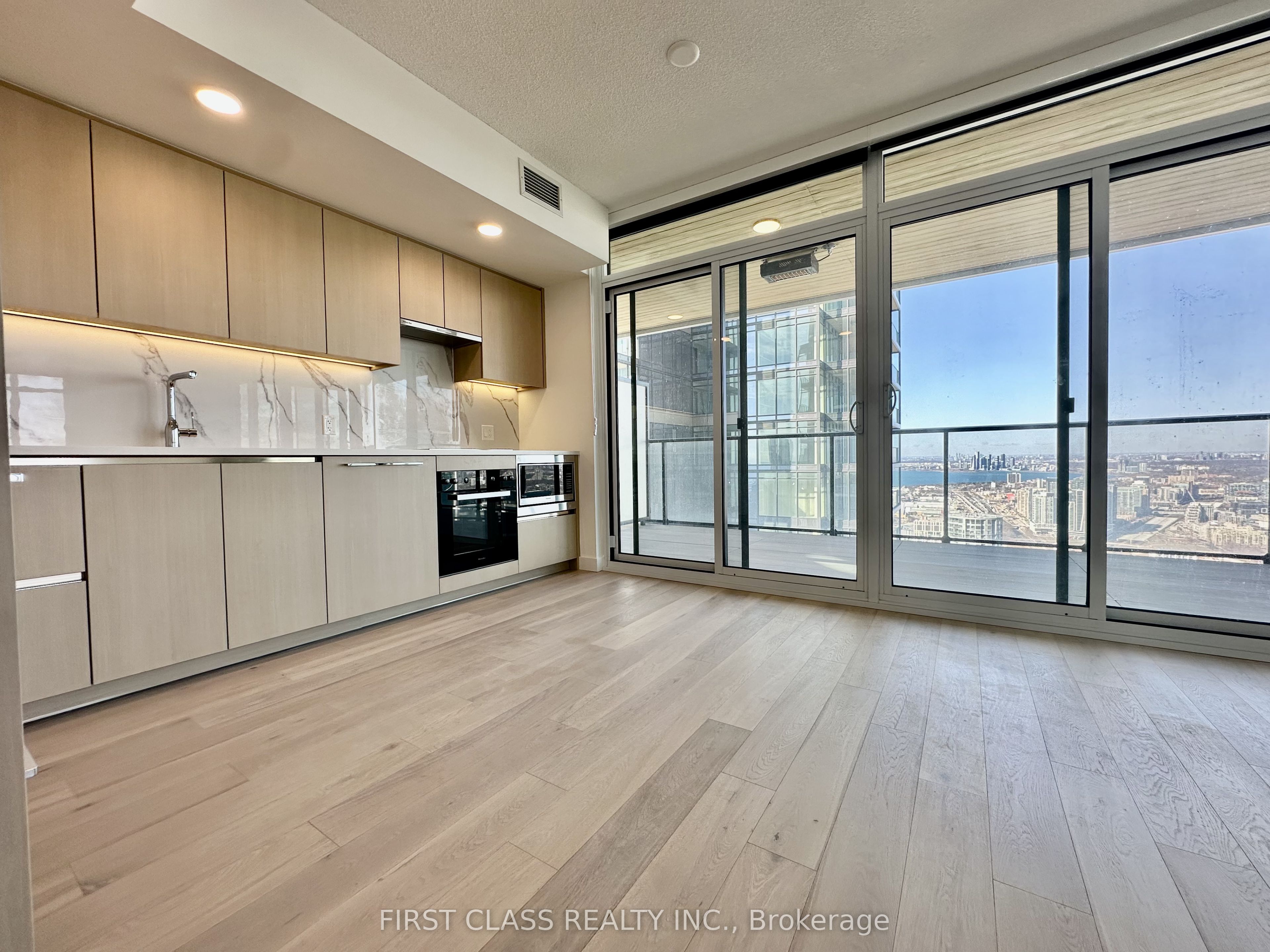 1 Concord Cityplace Way 3011, Toronto, ON M5V 0T5 photo 3