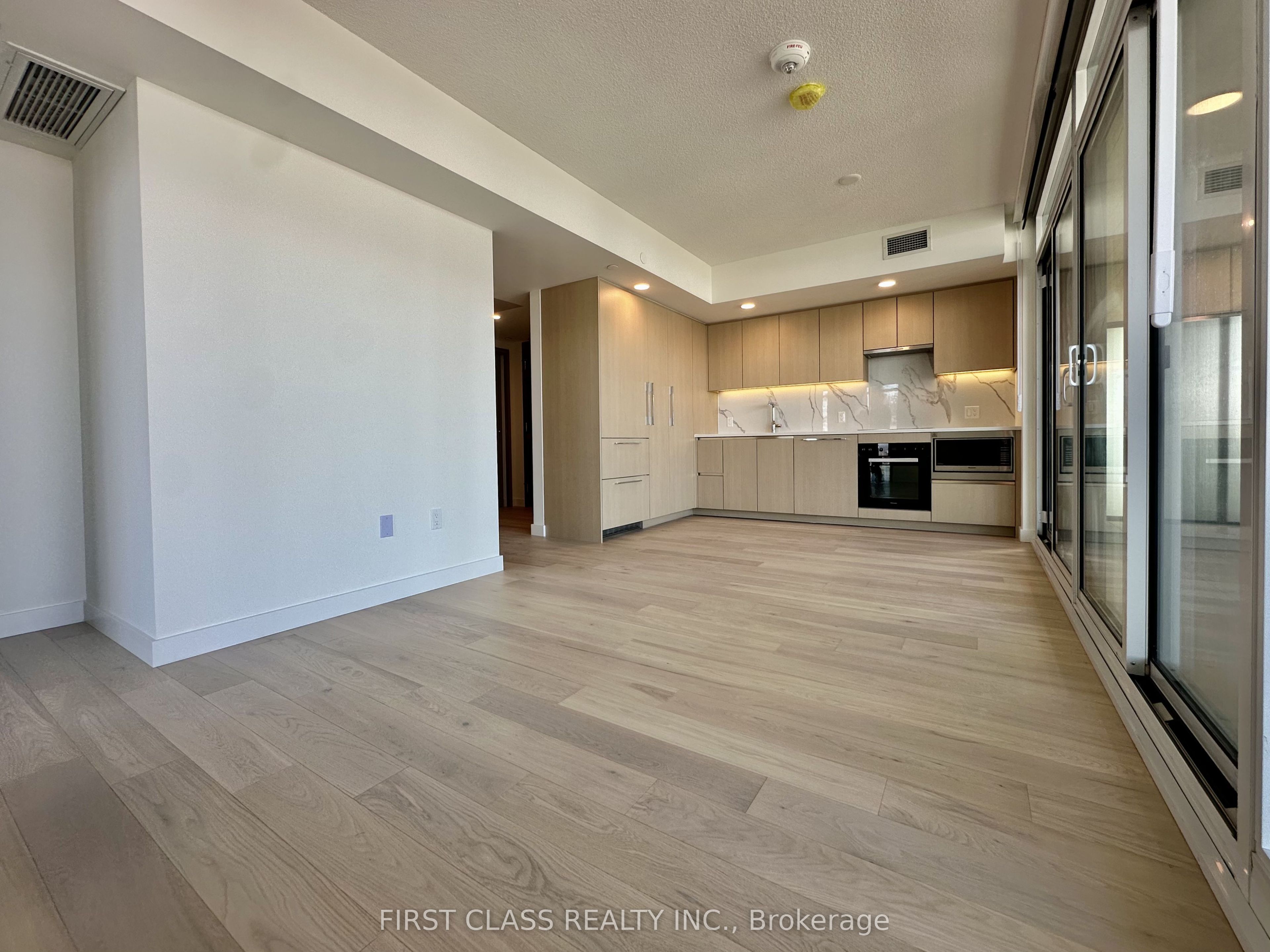 1 Concord Cityplace Way 3011, Toronto, ON M5V 0T5 photo 4