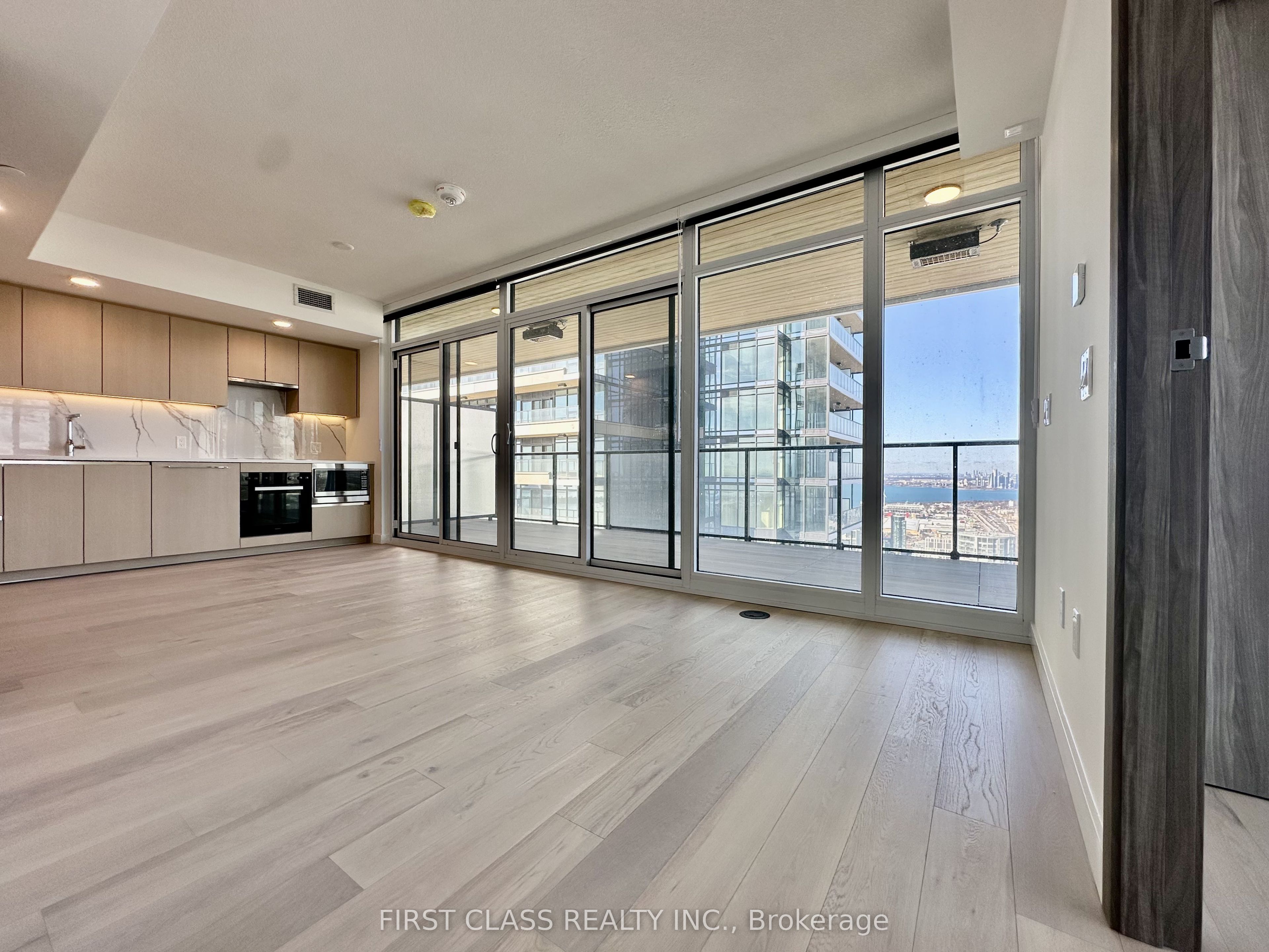 1 Concord Cityplace Way 3011, Toronto, ON M5V 0T5 photo 5