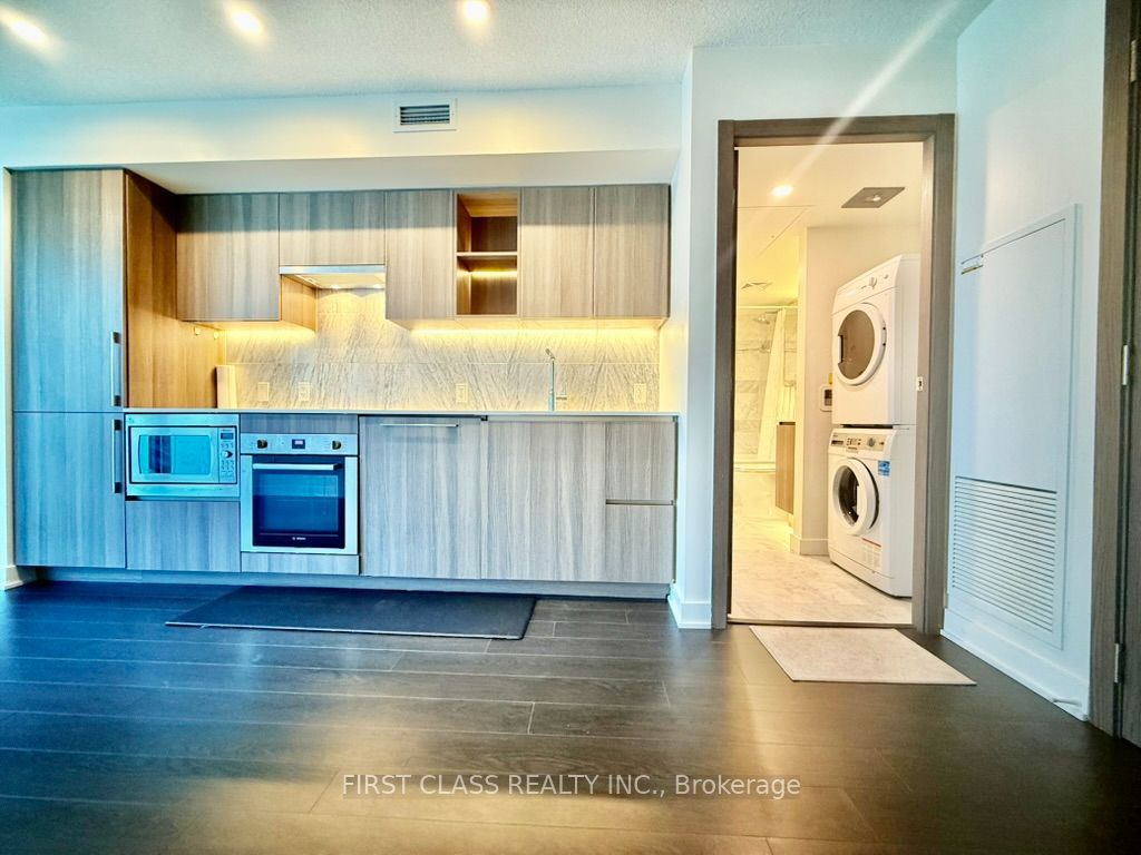 19 Bathurst Street 902, Toronto, ON M5V 0P8 photo 5