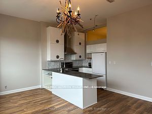 700 King Street W 904, Toronto, ON M5V 2Y6 photo 2