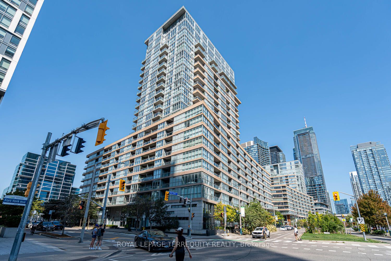 151 Dan Leckie Way 610, Toronto, ON M5V 4B2 photo 2