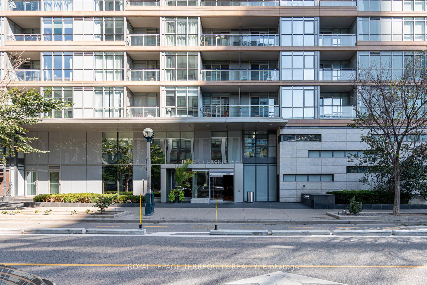 151 Dan Leckie Way 610, Toronto, ON M5V 4B2 photo 5
