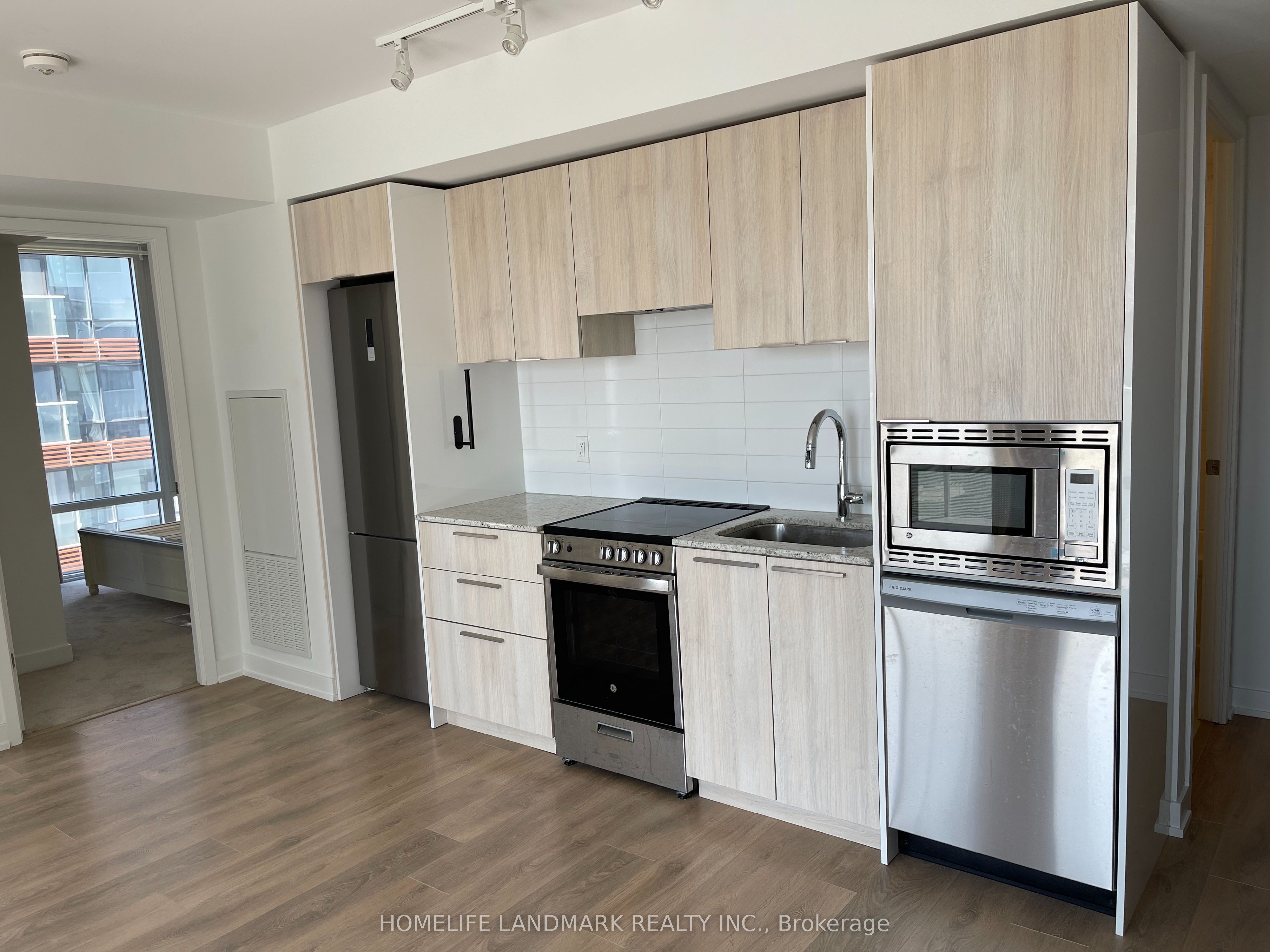 501 Yonge Street 1402, Toronto, ON M4Y 0G8 photo 3