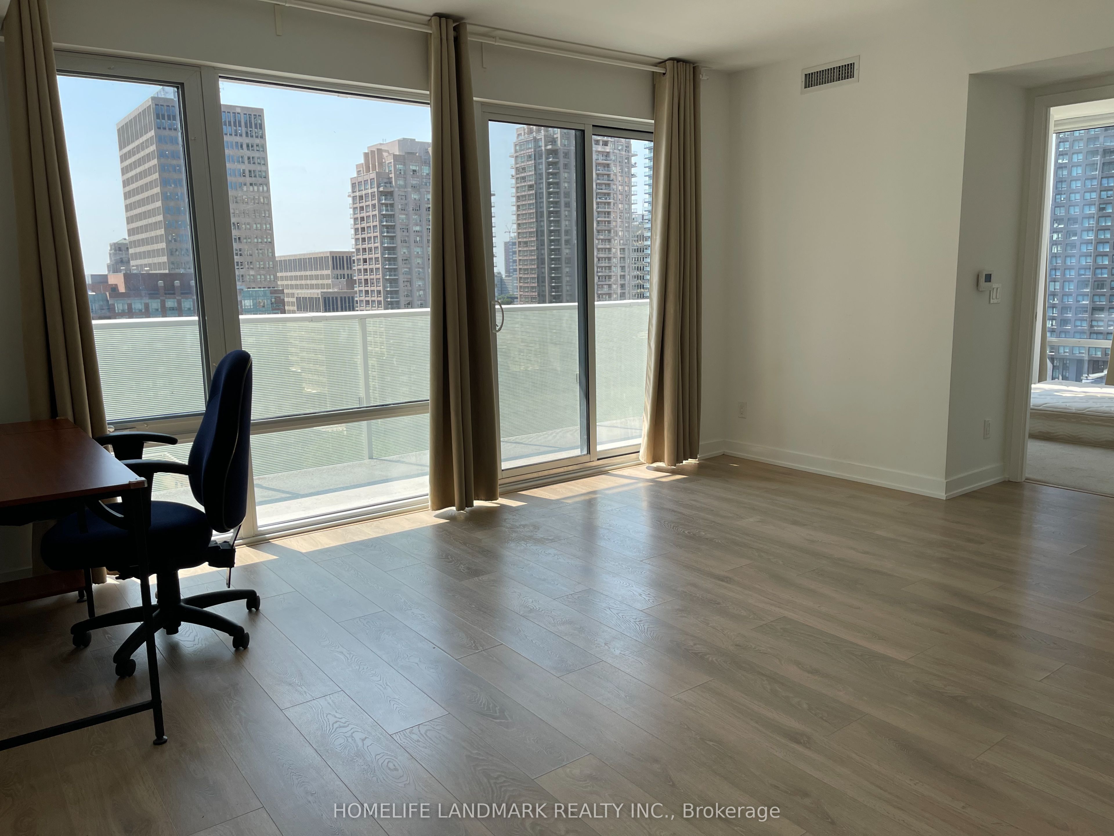 501 Yonge Street 1402, Toronto, ON M4Y 0G8 photo 4