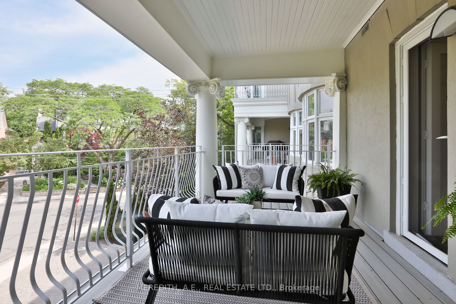 75 Crescent Road 203, Toronto, ON M4W 1T7 photo 2