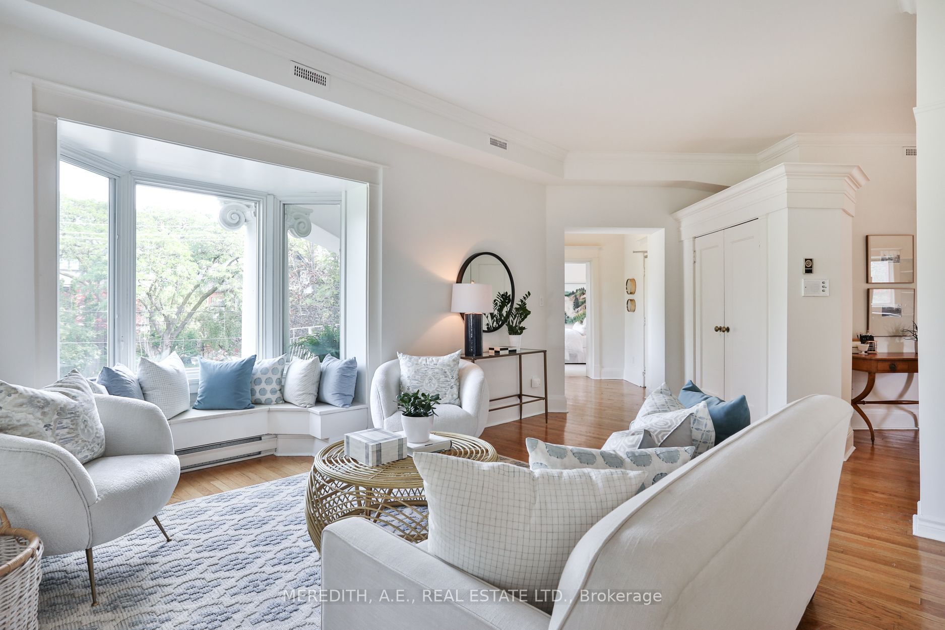 75 Crescent Road 203, Toronto, ON M4W 1T7 photo 4
