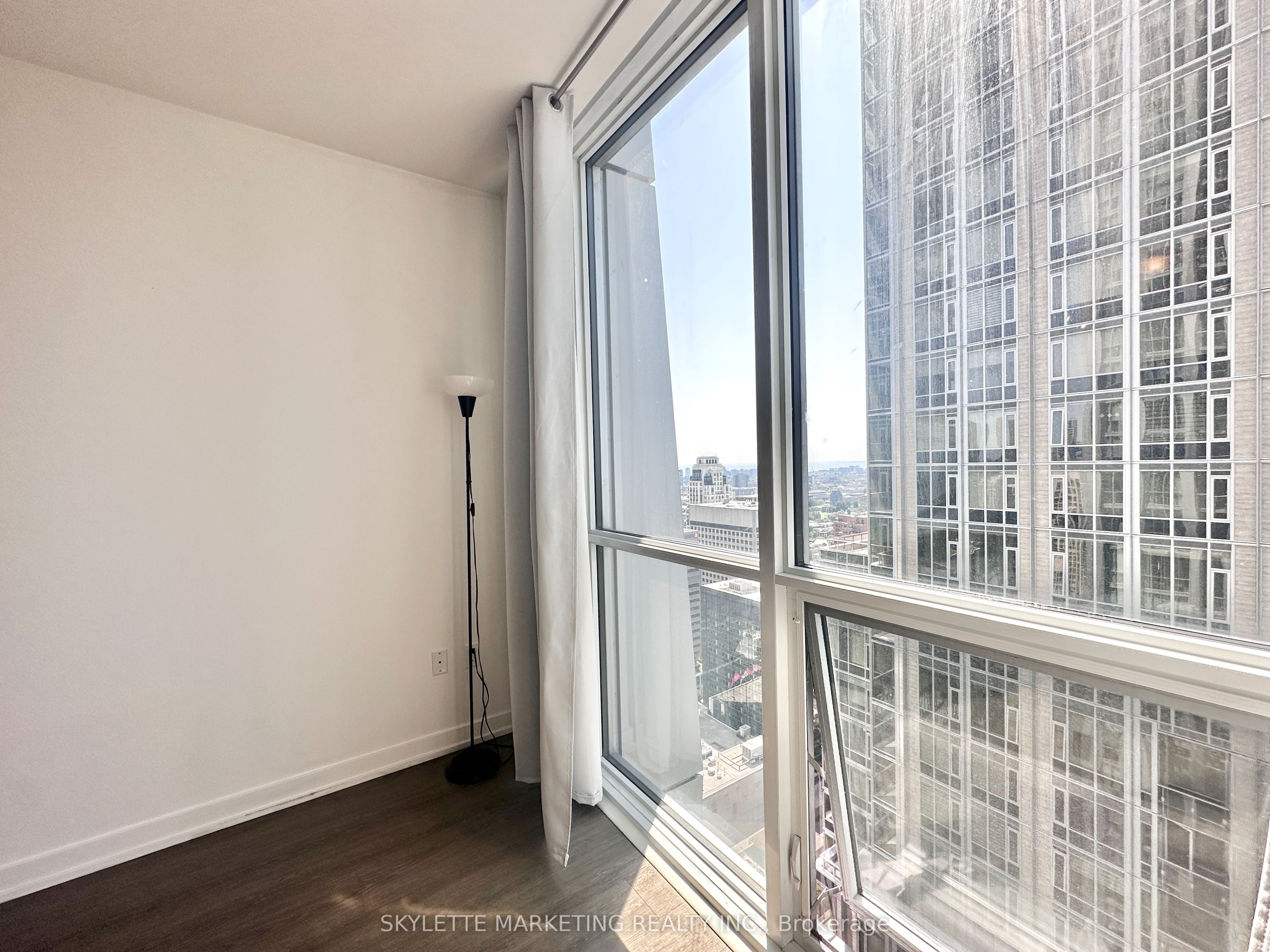 1 Yorkville Avenue 3403, Toronto, ON M4W 0B1 photo 4