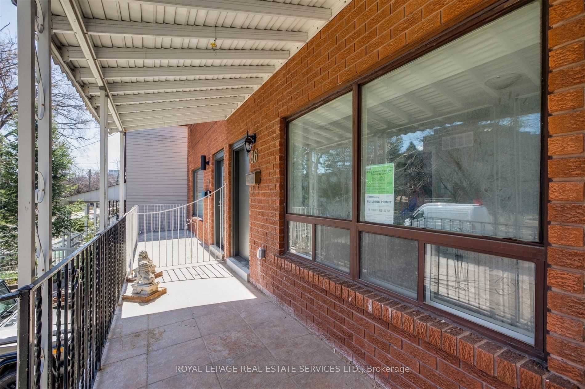 86 Givins Street Main, Toronto, ON M6J 2X8 photo 2