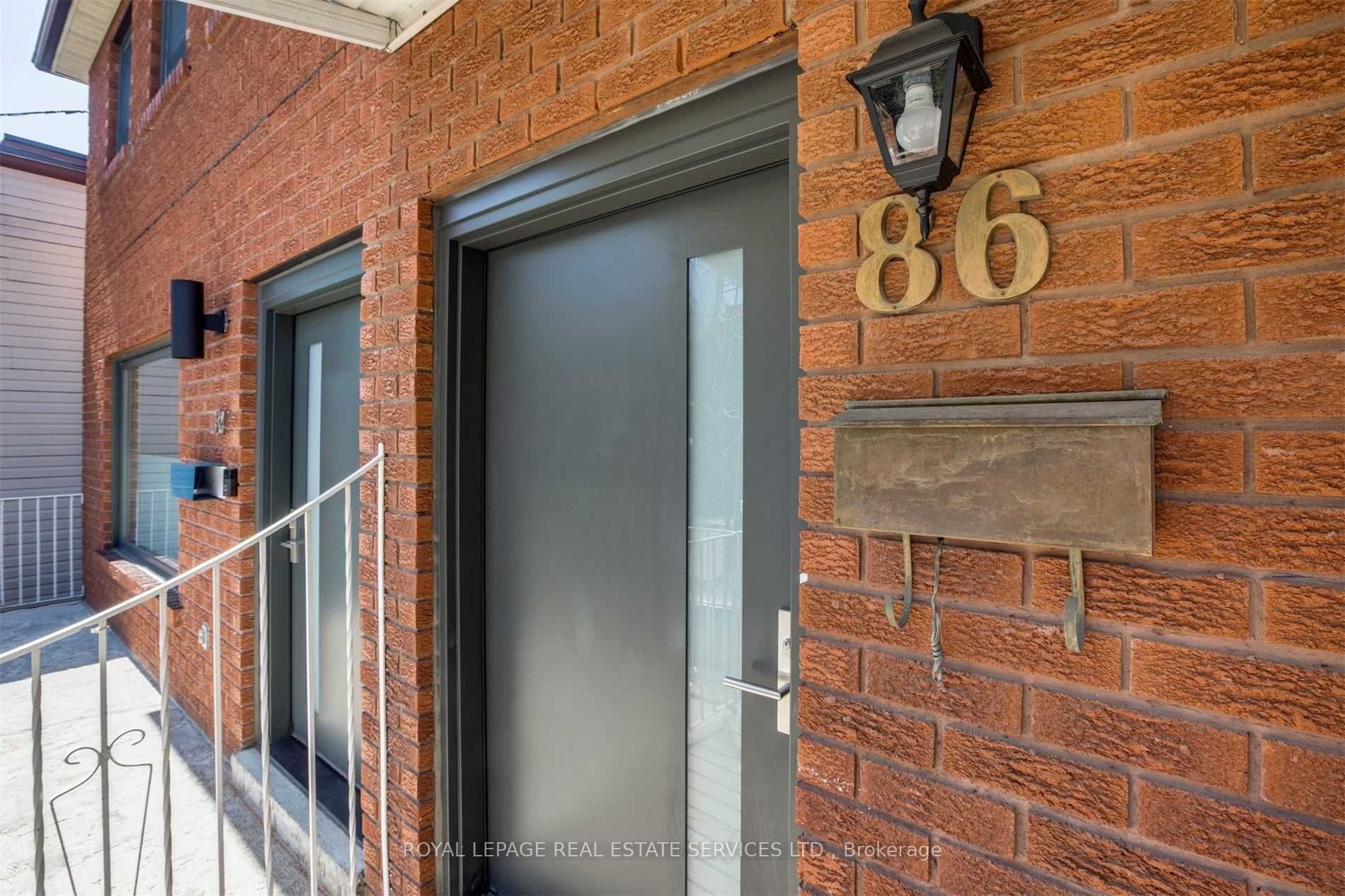 86 Givins Street Main, Toronto, ON M6J 2X8 photo 3