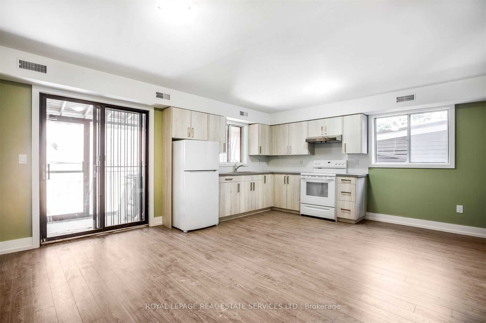 86 Givins Street Main, Toronto, ON M6J 2X8 photo 5