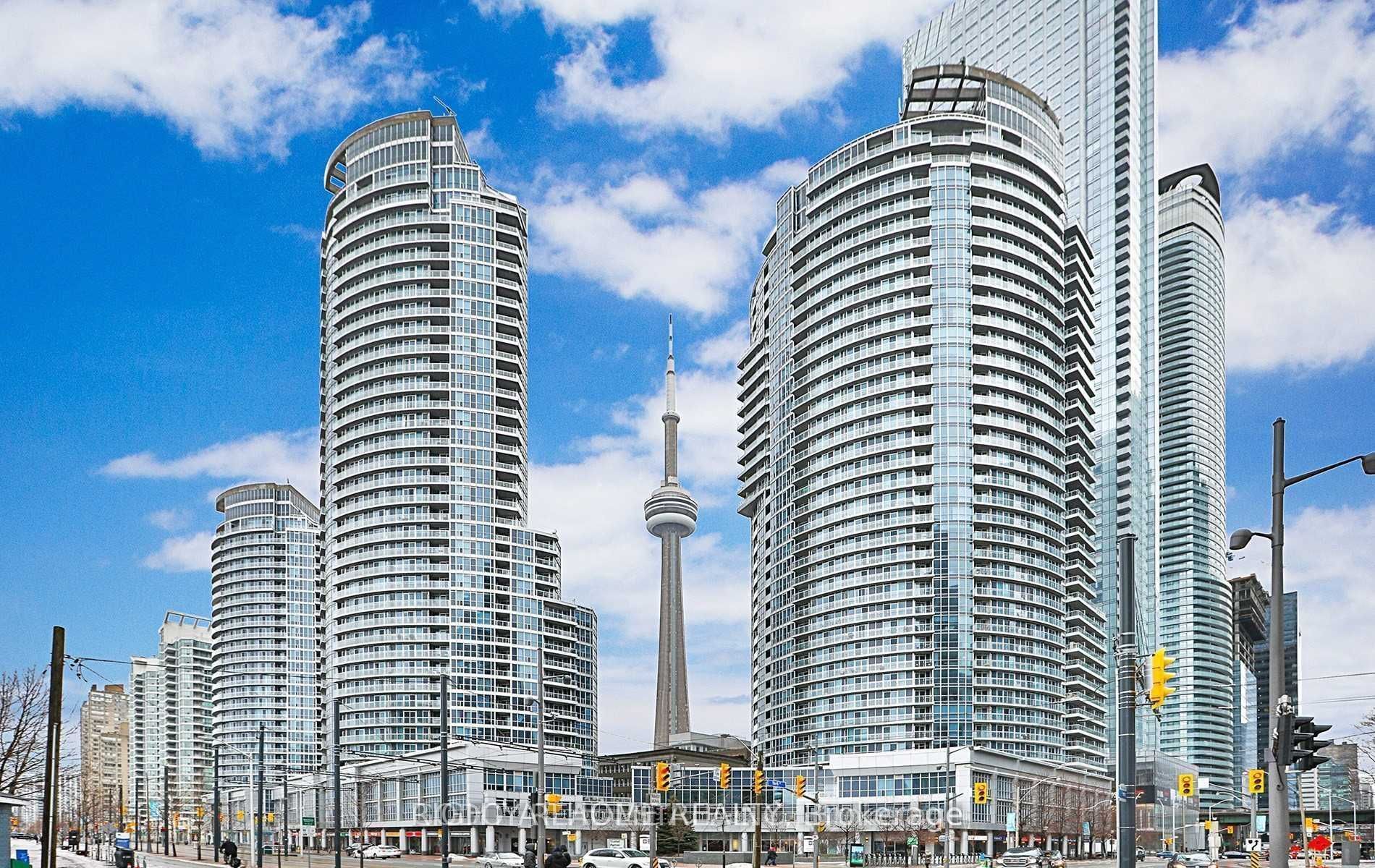 208 Queens Quay W 3511, Toronto, ON M5J 2Y5 photo 2