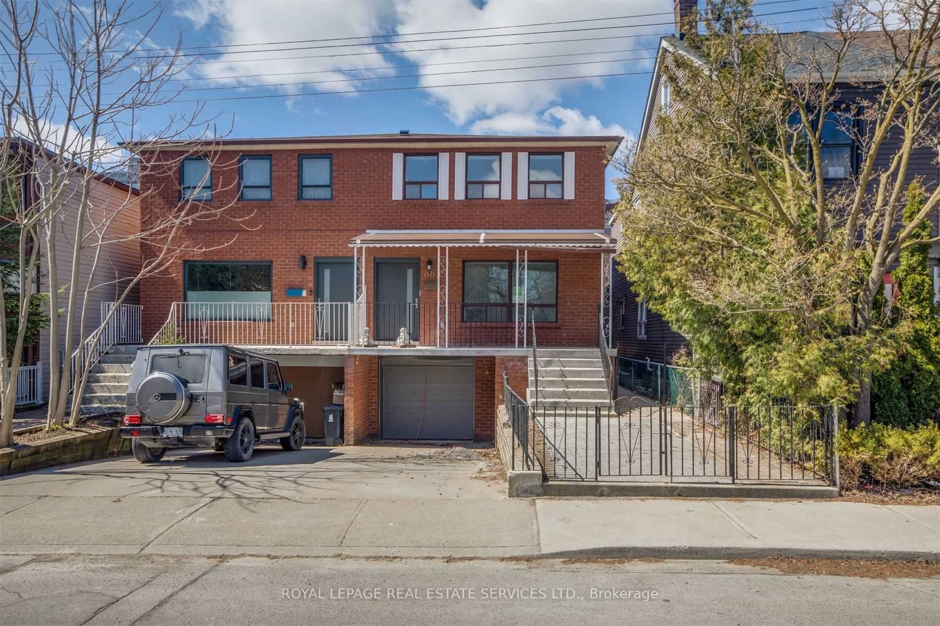 86 Givins Street Upper, Toronto, ON M6J 2X8